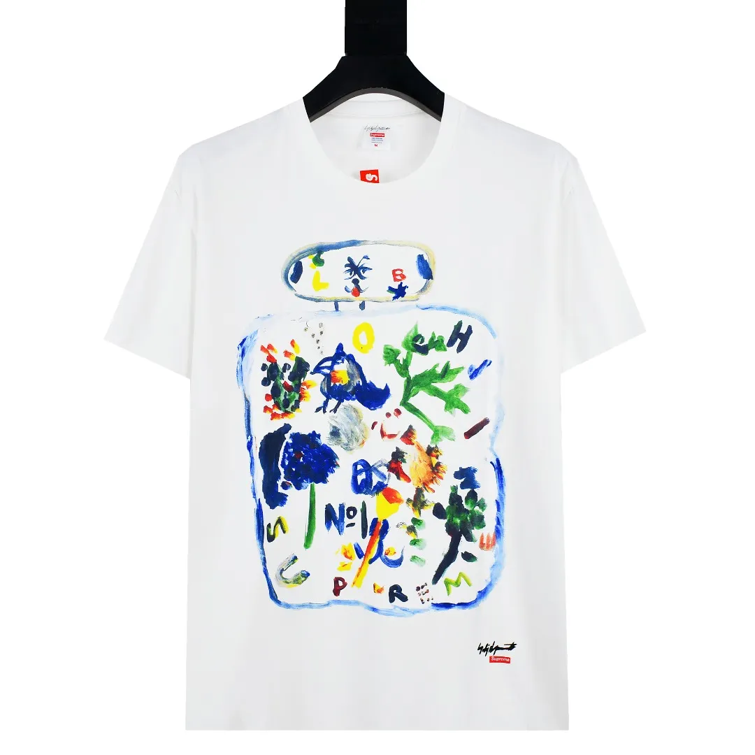 S244💰p150 Supreme 22FW Yohji Yamamoto Paint Tee Yamamoto Yohji co-branded hand-painted graffiti short-sleeved T-shirt. Refuse to look at pictures to make goods. Refuse to compare wrong versions. Use cylindrical seamless technology (original technology, there are no stitched bones on the side of the clothes, key points of identification) The fabrics are all custom-woven and dyed, 280g weight, 100% cotton, cylindrical fabric. Cylindrical fabric is a knitted fabric woven with a cylinder loom. The needles are distributed in a cylindrical shape on the fuselage. The gray fabric is a large cylinder, which needs to be opened and shaped before it can be used further. There are no slits on the side of the clothes, so there is no washing label on the side of ordinary short-sleeves. There is only one collar label behind the neck. The printing uses thermosetting ink printing imported from Belgium, also known as plastic ink, or self-adhesive ink. Its ingredients are: mainly composed of polyvinyl chloride (PVC) and phthalates, including PVC and phthalates, fixing agents, stabilizers The thermosetting ink is composed of a mixture of agents and thickeners, which is not the digital direct printing marketed on the market. The printing texture of thermosetting ink is unachievable by digital direct printing. The collar label has a watermark anti-counterfeiting effect, a real anti-counterfeiting layer, a version with a high probability of passing the inspection, and a high probability of passing the original packaging picture. Size：S-XL