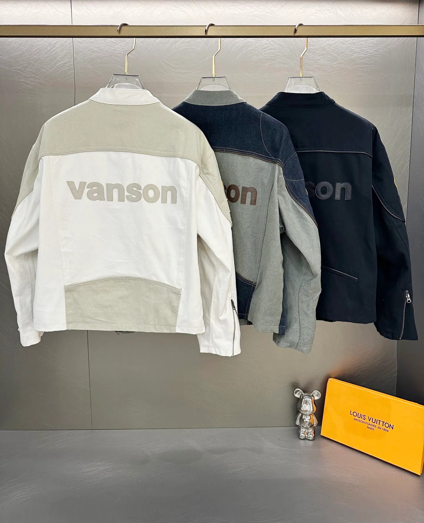 P660 Supreme x Vanson Leathers x Cordura joint model SS25 WEEK13 Cotton Jacket Leather logo appliqué zipper splicing American trendy heavy-duty jacket Same style for men and women Color: Black White Denim Brown Size: S M L 60 61 L 73 138 61 62 XL 75 142 62 63