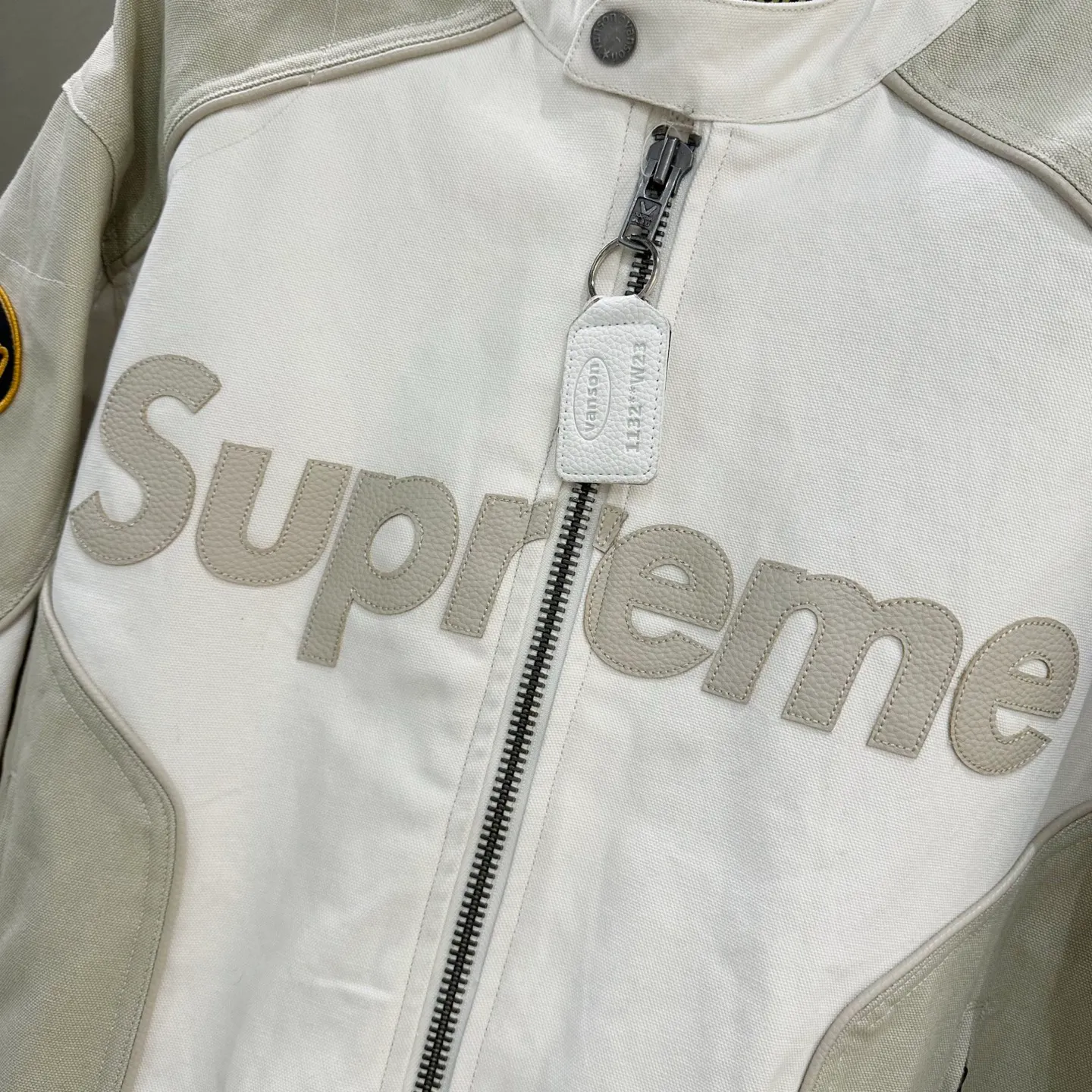 P660 Supreme x Vanson Leathers x Cordura joint model SS25 WEEK13 Cotton Jacket Leather logo appliqué zipper splicing American trendy heavy-duty jacket Same style for men and women Color: Black White Denim Brown Size: S M L 60 61 L 73 138 61 62 XL 75 142 62 63