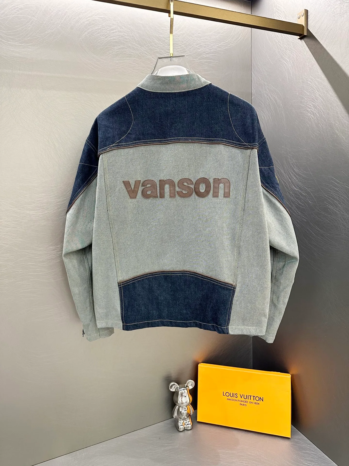 P660 Supreme x Vanson Leathers x Cordura joint model SS25 WEEK13 Cotton Jacket Leather logo appliqué zipper splicing American trendy heavy-duty jacket Same style for men and women Color: Black White Denim Brown Size: S M L 60 61 L 73 138 61 62 XL 75 142 62 63