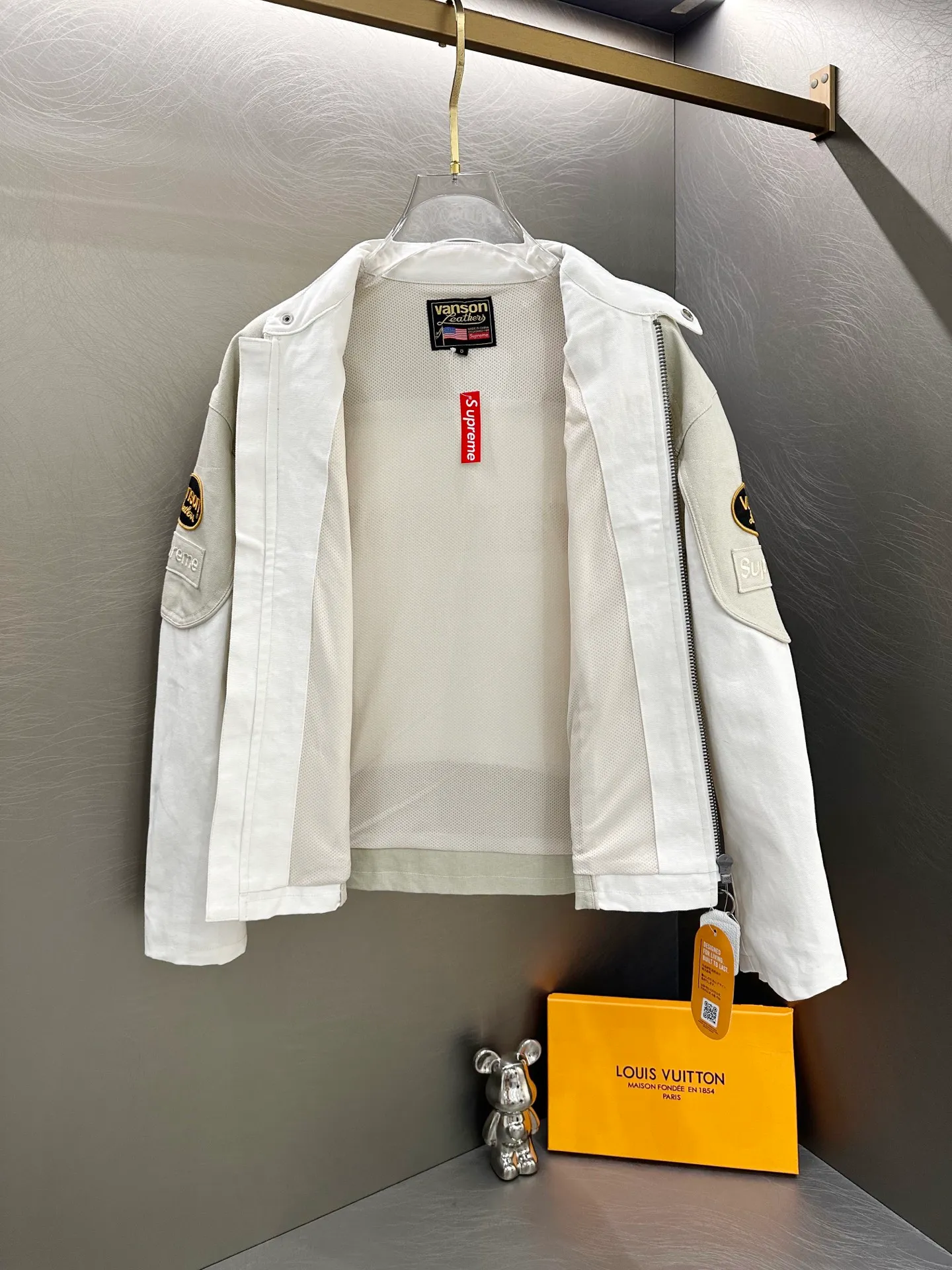 P660 Supreme x Vanson Leathers x Cordura joint model SS25 WEEK13 Cotton Jacket Leather logo appliqué zipper splicing American trendy heavy-duty jacket Same style for men and women Color: Black White Denim Brown Size: S M L 60 61 L 73 138 61 62 XL 75 142 62 63