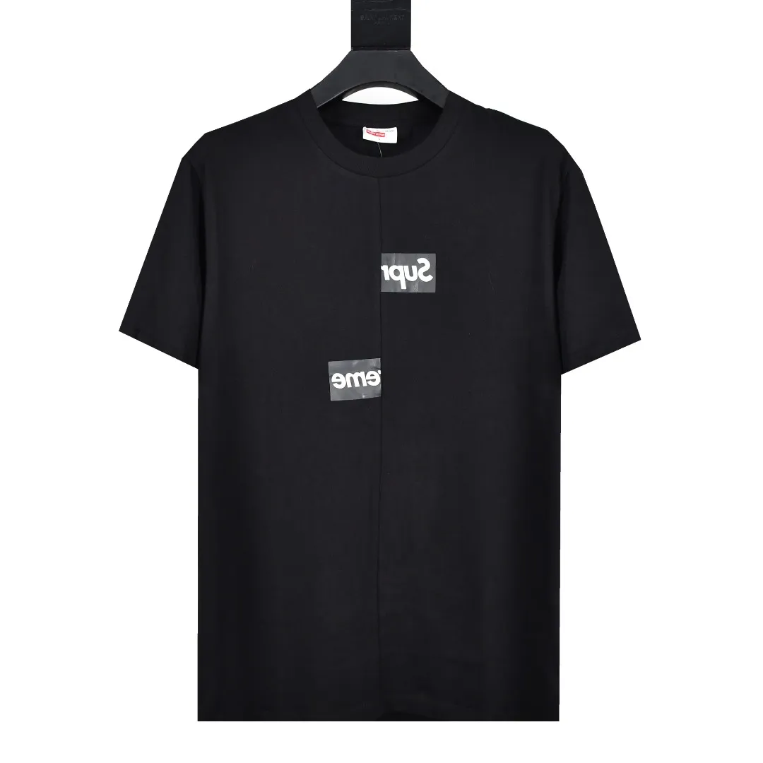 S92💰p130 Top version of Supreme x CDG joint limited edition Split Box Logo dismantling and splicing short-sleeved T-shirt 1. Original size (original multi-piece splicing) The fabrics are all custom-woven and dyed 280g weight 100% cotton 2. Printing uses thermoset ink printing, also known as plastic ink, or self-adhesive ink. Its ingredients are: mainly composed of polyvinyl chloride (PVC) and phthalates. PVC and phthalates, color fixing agents, stabilizers, and thickeners are mixed to form thermoset ink. It is not the digital direct printing promoted on the market. The printing texture of thermoset ink cannot be achieved by digital direct printing. 3. The collar label has a watermark anti-counterfeiting effect. Authentic anti-counterfeiting layer, the version with a high probability of passing, the original packaging picture has a high probability of passing. 4. Comes with original handbag 5. All details are synchronized with ZP to sell in seconds, destroy the world, size: S-XL