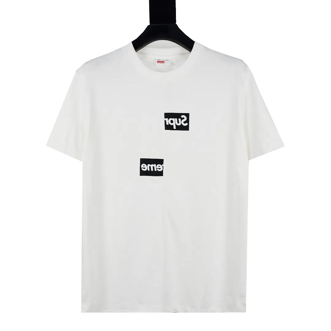 S92💰p130 Top version of Supreme x CDG joint limited edition Split Box Logo dismantling and splicing short-sleeved T-shirt 1. Original size (original multi-piece splicing) The fabrics are all custom-woven and dyed 280g weight 100% cotton 2. Printing uses thermoset ink printing, also known as plastic ink, or self-adhesive ink. Its ingredients are: mainly composed of polyvinyl chloride (PVC) and phthalates. PVC and phthalates, color fixing agents, stabilizers, and thickeners are mixed to form thermoset ink. It is not the digital direct printing promoted on the market. The printing texture of thermoset ink cannot be achieved by digital direct printing. 3. The collar label has a watermark anti-counterfeiting effect. Authentic anti-counterfeiting layer, the version with a high probability of passing, the original packaging picture has a high probability of passing. 4. Comes with original handbag 5. All details are synchronized with ZP to sell in seconds, destroy the world, size: S-XL