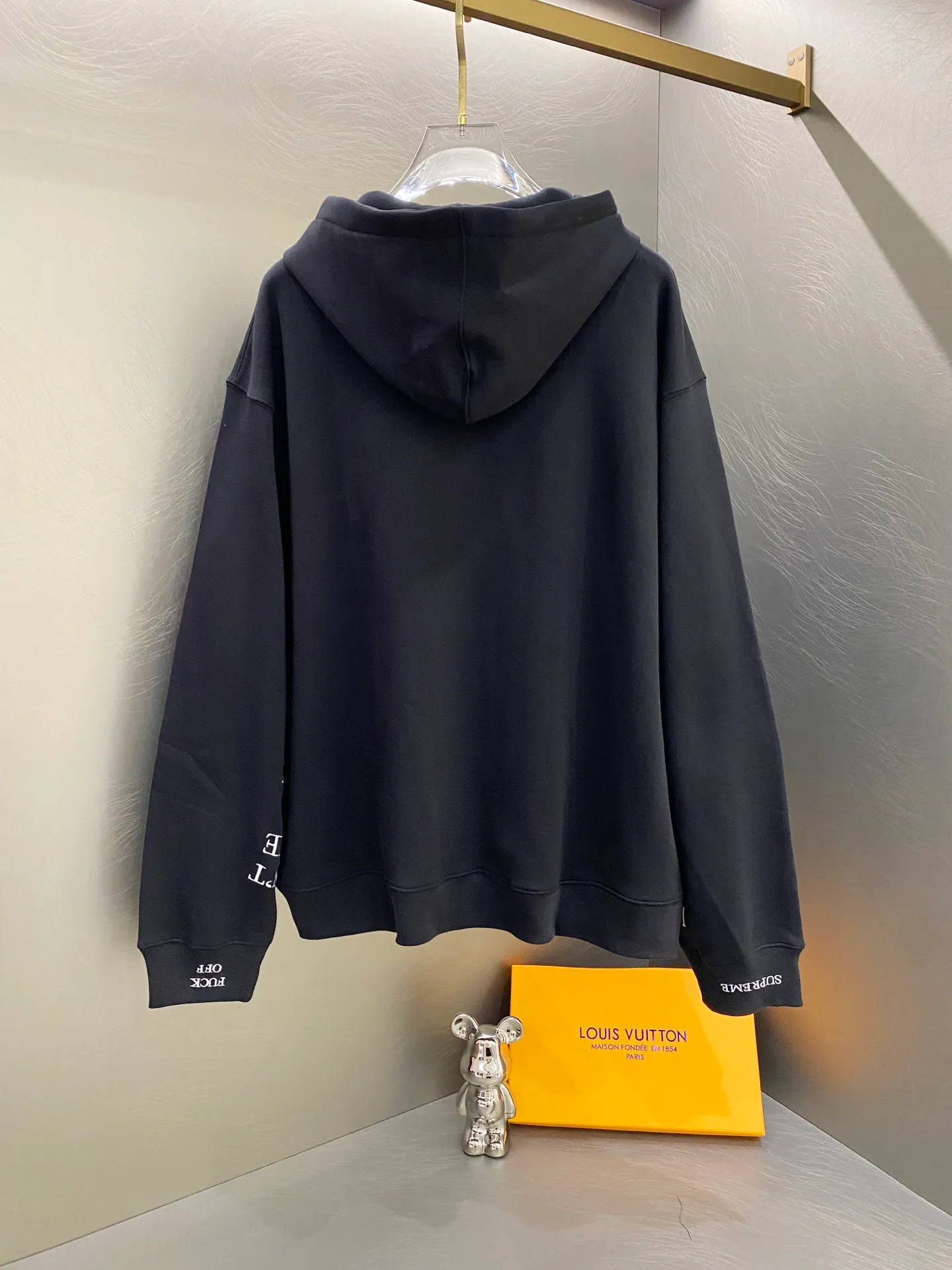 P400 Supreme FW25 FW25 IDGAF Zip Up Hooded Sweatshirt Cuffs embroidered logo zipper hooded sweatshirt, same style for men and women. Model number: KR09. A very personalized sweatshirt. 400g heavyweight cotton brushed fabric. Washed and dyed. The navy blue embroidery is luminous. It is consistent with YB and can be luminous. Very cool. Ykk original zipper. Behringer embroidery machine. Fine and beautiful embroidery, thin velvet lining, skin-friendly and comfortable feel, loose fit Color: Black, Pink, Navy Size: S M L XL
