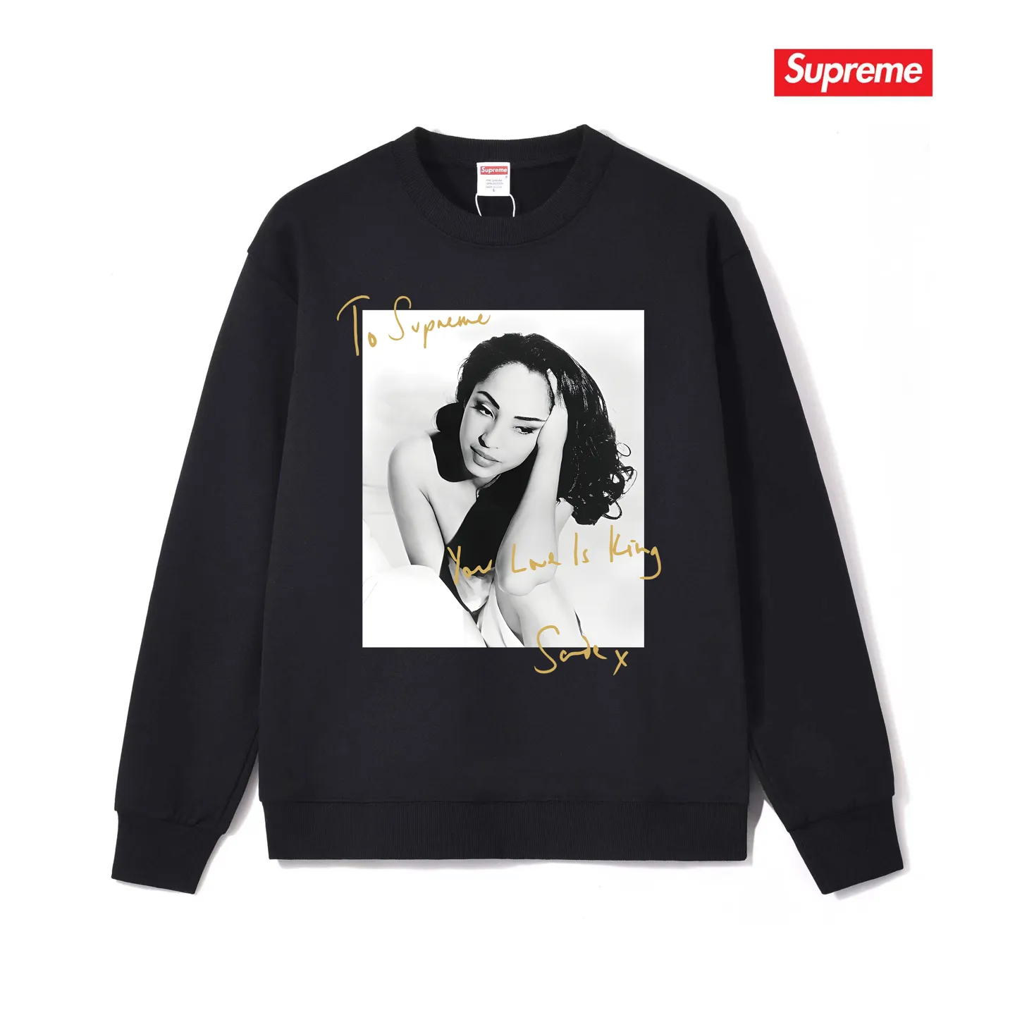 Style No. S1189 #terryp150💰 Velvet 160💰 Supreme 17SS Sade Tee Sade singer character photo signature round neck sweatshirt Made of 400 grams of large terry (drop shoulder large version) fabric, soft texture and no pilling Imported environmentally friendly printing glue The pattern is bright and three-dimensional Quality 💥 Same style for men and women The upper body is fashionable Color: black white gray Size: S M L XL XXL