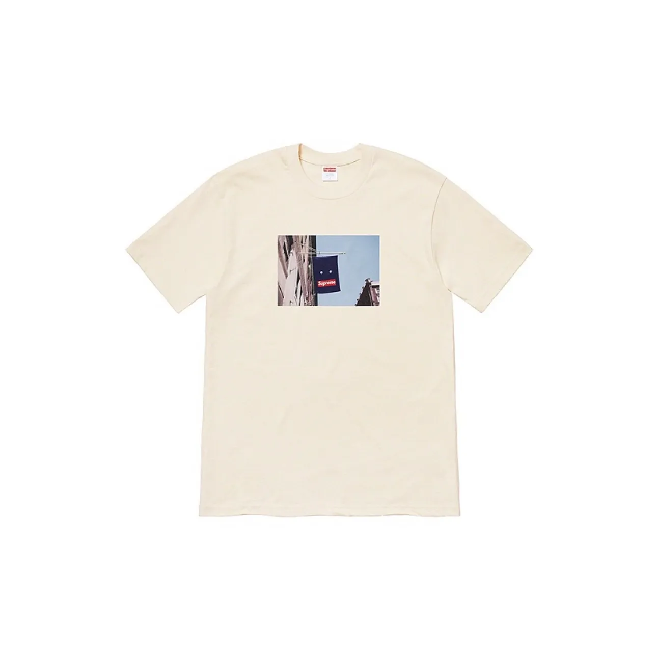 #S05 P110💰 Supreme FW19 Week 1 Banner Tee Banner short-sleeved T-shirt. The same style for men and women is made of 260g combed cotton double yarn. From fabrics to accessories, all three standards are complete and follow ZP. Imported Matsui company's slurry printing will never crack. The whole piece is made of three-needle five-thread technology. The neckline-shoulder seam-sleeve seam is double-lined, which looks more three-dimensional and textured. The same process as the original version, classic version Feel free to compare zp. The whole piece adopts three-needle five-thread craftsmanship (neck-shoulder seam-sleeve seam double thread, which looks more three-dimensional and textured). It has the same craftsmanship as the original original, classic version. Color: Apricot, Tibetan, White, Gray, Red, Blue. Size: S M L XL XXL