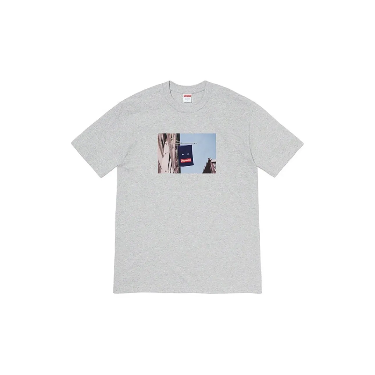 #S05 P110💰 Supreme FW19 Week 1 Banner Tee Banner short-sleeved T-shirt. The same style for men and women is made of 260g combed cotton double yarn. From fabrics to accessories, all three standards are complete and follow ZP. Imported Matsui company's slurry printing will never crack. The whole piece is made of three-needle five-thread technology. The neckline-shoulder seam-sleeve seam is double-lined, which looks more three-dimensional and textured. The same process as the original version, classic version Feel free to compare zp. The whole piece adopts three-needle five-thread craftsmanship (neck-shoulder seam-sleeve seam double thread, which looks more three-dimensional and textured). It has the same craftsmanship as the original original, classic version. Color: Apricot, Tibetan, White, Gray, Red, Blue. Size: S M L XL XXL