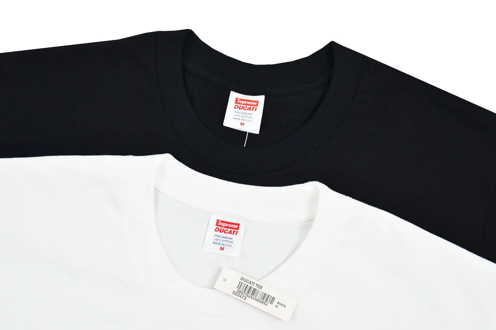 S376💰p150 Top version Supreme 24ss DUCATI SS24 Ducati co-branded short-sleeved T-shirt. Refuse to look at pictures to make goods. Refuse to compare with wrong versions. Use cylinder seamless technology (original technology, there are no stitched bones on the side of the clothes. Key points of identification) The fabrics are all custom-woven and dyed, 280g weight, 100% cotton, cylindrical fabric. Cylindrical fabric is a knitted fabric woven with a cylinder loom. The needles are distributed in a cylindrical shape on the fuselage. The gray fabric is a large cylinder, which needs to be opened and shaped before it can be used further. There are no slits on the side of the clothes, so there is no washing label on the side of ordinary short-sleeves. There is only one collar label behind the neck. The printing uses thermosetting ink printing imported from Belgium (different from conventional heat transfer printing), also known as plastic ink, or self-adhesive ink. Its ingredients are: mainly composed of polyvinyl chloride (PVC) and phthalates. PVC and phthalates, solid color The thermosetting ink is composed of a mixture of agents, stabilizers, and thickeners. It is not the digital direct printing marketed on the market. The printing texture of thermosetting ink cannot be achieved by digital direct printing. The collar label has a watermark anti-counterfeiting effect, a real anti-counterfeiting layer, a version with a high probability of passing the inspection, and the original packaging picture has a high probability of passing the test. Size：S-XL
