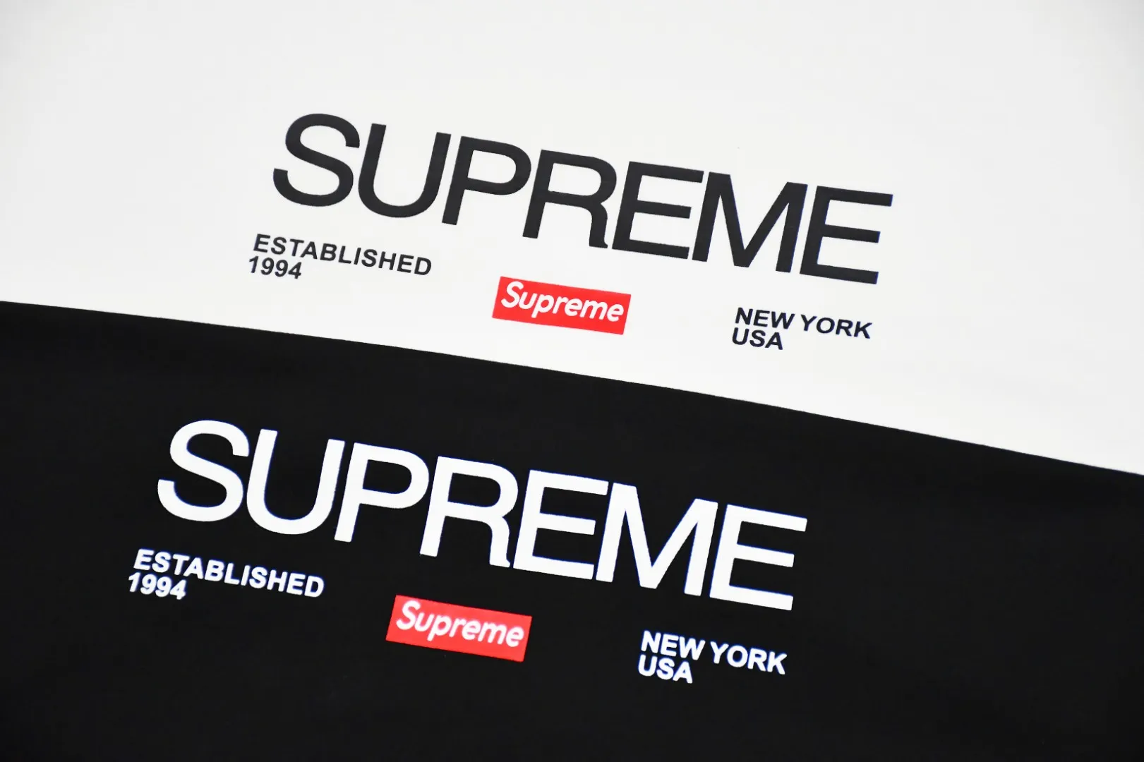S122💰p130 top version Supreme 21FW EST 1994 letter box logo short-sleeved T-shirt using cylindrical seamless technology (the original technology has no gaps on the sides of the clothes) The fabrics are all custom-woven and dyed, 280g weight, 100% cotton, cylindrical fabric. Cylindrical fabric is knitted fabric woven with a cylinder loom. The needles are distributed in a cylindrical shape on the fuselage. The gray fabric is a large cylinder that needs to be opened and shaped before it can be used further. There are no slits on the side of the clothes, so there is no washing label on the side of ordinary short-sleeves. There is only one collar label behind the neck. The printing is printed with thermosetting ink, also known as plastic. Ink, or self-adhesive ink, contains ingredients: mainly composed of polyvinyl chloride (PVC) and phthalates. PVC and phthalates, fixatives, stabilizers, and thickeners are mixed to form a thermal ink. Solid ink is not the digital direct printing advertised on the market. The printing texture of thermoset ink is something that digital direct printing cannot achieve. The collar label has a watermark anti-counterfeiting effect, a real anti-counterfeiting layer, a probability of passing the version, and a high probability of passing the original packaging picture. Size：S-XL