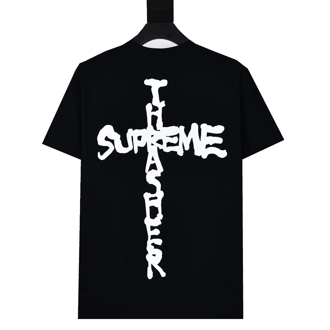 🅿️126 S186 top version SUPREME The fabrics are all custom-woven and dyed, 280g weight, 100% cotton, cylindrical fabric. Cylindrical fabric is a knitted fabric woven with a cylinder loom. The needles are distributed in a cylindrical shape on the fuselage. The gray fabric is a large cylinder, which needs to be opened and shaped before it can be used further. There are no slits on the side of the clothes, so there is no washing label on the side of ordinary short-sleeves. There is only one collar label behind the neck. The printing uses thermosetting ink printing imported from Belgium (different from conventional thermal transfer printing), also known as plastic ink, or self-adhesive ink. Its ingredients are: mainly composed of polyvinyl chloride (PVC) and phthalates, including PVC and phthalates, fixing agents, Stabilizers and thickeners are mixed to form thermosetting ink, which is not the digital direct printing advertised on the market. The printing texture of thermosetting ink is unachievable by digital direct printing. The new triple collar label has a watermark anti-counterfeiting effect, a real anti-counterfeiting layer, a version with a high probability of passing the inspection, and the original packaging picture has a high probability of passing the test. Size：S-XL