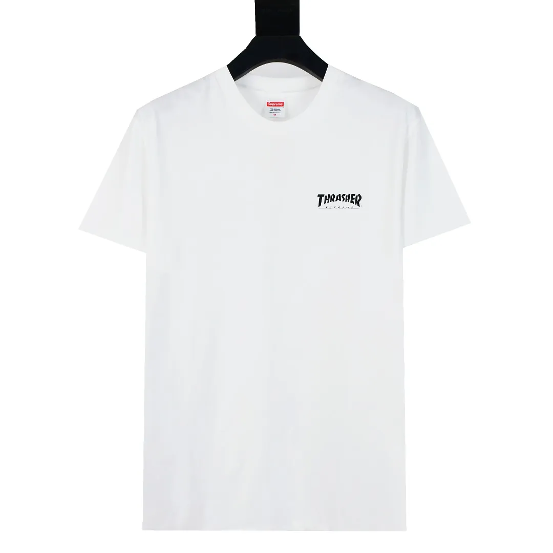 🅿️126 S186 top version SUPREME The fabrics are all custom-woven and dyed, 280g weight, 100% cotton, cylindrical fabric. Cylindrical fabric is a knitted fabric woven with a cylinder loom. The needles are distributed in a cylindrical shape on the fuselage. The gray fabric is a large cylinder, which needs to be opened and shaped before it can be used further. There are no slits on the side of the clothes, so there is no washing label on the side of ordinary short-sleeves. There is only one collar label behind the neck. The printing uses thermosetting ink printing imported from Belgium (different from conventional thermal transfer printing), also known as plastic ink, or self-adhesive ink. Its ingredients are: mainly composed of polyvinyl chloride (PVC) and phthalates, including PVC and phthalates, fixing agents, Stabilizers and thickeners are mixed to form thermosetting ink, which is not the digital direct printing advertised on the market. The printing texture of thermosetting ink is unachievable by digital direct printing. The new triple collar label has a watermark anti-counterfeiting effect, a real anti-counterfeiting layer, a version with a high probability of passing the inspection, and the original packaging picture has a high probability of passing the test. Size：S-XL