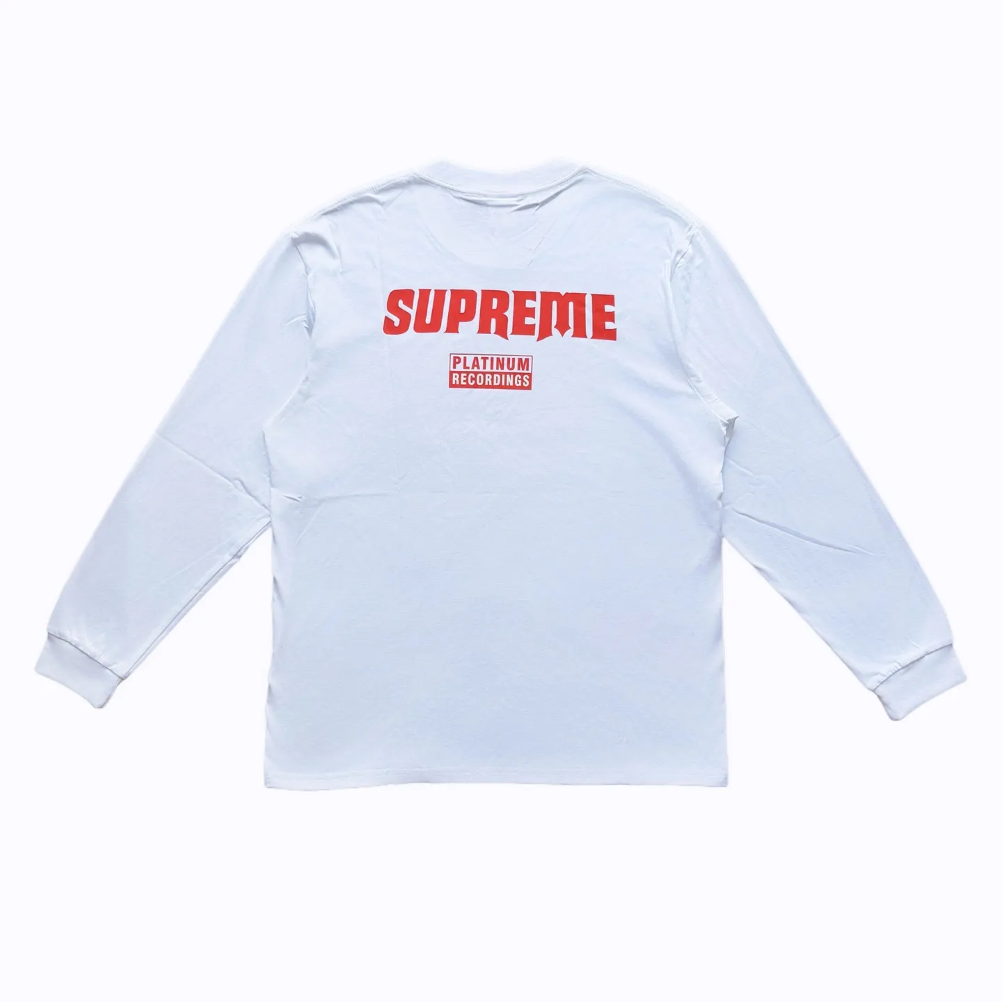 P140 Supreme Logo English letter printed round neck long-sleeved T-shirt, same style for men and women, using cylindrical seamless technology (original technology, there are no stitching bones on the side of the clothes, key points of identification) Fabric: All custom-woven and dyed, 280g weight, 100% cotton, cylindrical cloth, cylindrical cloth is knitted fabric woven with a cylinder loom, the needles are distributed in a cylindrical shape on the fuselage, the gray fabric is a large cylinder, it needs to be opened and shaped before further use That is, there are no slits on the sides of the clothes, and there is no washing label on the side of ordinary short-sleeved shirts. There is only one collar label behind the neck, so the shape is very correct and not easy to deform (color: black and white)
