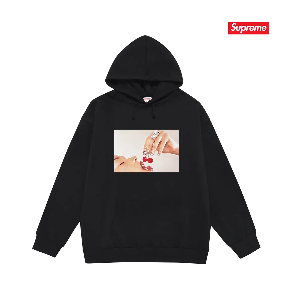 Style No. S2010 #terry P160💰 Velvet P170💰 Supreme SS19 Cupid Tee Navy angel print hooded sweatshirt Made of 400g large terry 430g silver fox velvet (drop shoulder large version) fabric, soft texture and no pilling Imported environmentally friendly printing glue The pattern is bright and three-dimensional Quality 💥Same style for men and women The upper body is trendy Color: black white gray Size: S M L XL XXL
