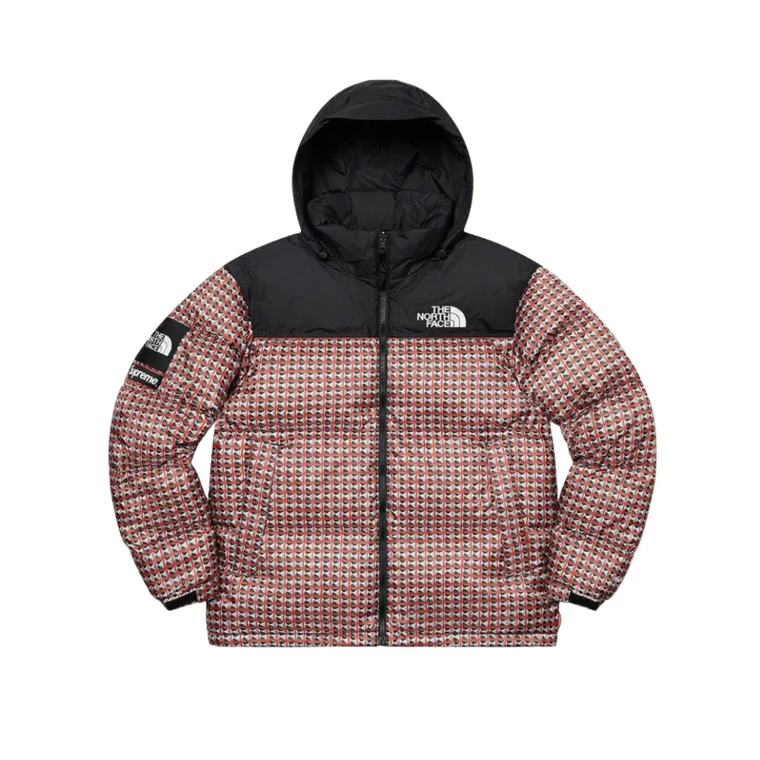 MX134💰p590 Top version, exclusive high-quality goods Supreme SS21 Week5 x The North Face Studded Nuptse JACKET North Face Studded Nuptse JACKET Fabric: The fabric production process is completely compared to ZP. It uses 400T nylon 0.05×0.05 hidden grid fabric. The hat shoulders and lining are made of the same fabric. This is consistent with ZP. Inner storage bag design The entire down jacket can be stored in a small bag Easy to store and carry Printing: Nail-style pattern 3D distressed nail effect Nail graphics are not all the same Pattern 20 is shipped here Perfectly Down filling: Filled with 400 grams of national standard 90 white duck down Full warmth retention effect 700 fill power Invincible effect ZP14070➕Purchase the pattern The only correct version on the market All details are consistent with ZP No changes have been made The details are in place Authentic quality Full sincerity Reprint the picture and sell it. Size: S/M/L/XL