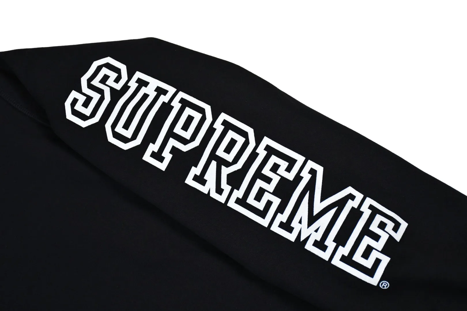 🅿️330 S263 top version Supreme 24FW COLLEGIATE SLEEVE HOODED letter printed sweatshirt 1. Fabric: ZP testing, custom weaving and dyeing, pure cotton 460G plus velvet main fabric, horizontal cutting 520G 2X2 thread 2. Printing: Printing uses thermoset ink printing, also known as plastic ink, or self-adhesive ink. Its ingredients are: mainly composed of polyvinyl chloride (PVC) and phthalates. PVC and phthalates, color fixing agents, stabilizers, and thickeners are mixed to form thermoset ink. It is not the digital direct printing promoted on the market. The printing texture of thermoset ink cannot be achieved by digital direct printing. 3. Sewing process: Twelve places of the whole garment are made of boneless splicing technology, processed by experienced foreign trade factories (ordinary factories cannot do it) 4. Hem and cuffs: all use 520G inelastic threads (low-end products use elastic threads to cause the hem and cuffs to appear wavy) 5. Customized ZP main label/wash water label/hangtag/packaging bag (equipped with an extra-large thickened handbag) Size: S~XL