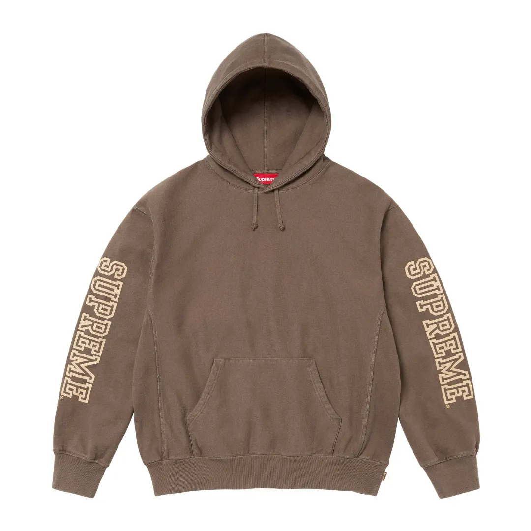 🅿️330 S263 top version Supreme 24FW COLLEGIATE SLEEVE HOODED letter printed sweatshirt 1. Fabric: ZP testing, custom weaving and dyeing, pure cotton 460G plus velvet main fabric, horizontal cutting 520G 2X2 thread 2. Printing: Printing uses thermoset ink printing, also known as plastic ink, or self-adhesive ink. Its ingredients are: mainly composed of polyvinyl chloride (PVC) and phthalates. PVC and phthalates, color fixing agents, stabilizers, and thickeners are mixed to form thermoset ink. It is not the digital direct printing promoted on the market. The printing texture of thermoset ink cannot be achieved by digital direct printing. 3. Sewing process: Twelve places of the whole garment are made of boneless splicing technology, processed by experienced foreign trade factories (ordinary factories cannot do it) 4. Hem and cuffs: all use 520G inelastic threads (low-end products use elastic threads to cause the hem and cuffs to appear wavy) 5. Customized ZP main label/wash water label/hangtag/packaging bag (equipped with an extra-large thickened handbag) Size: S~XL