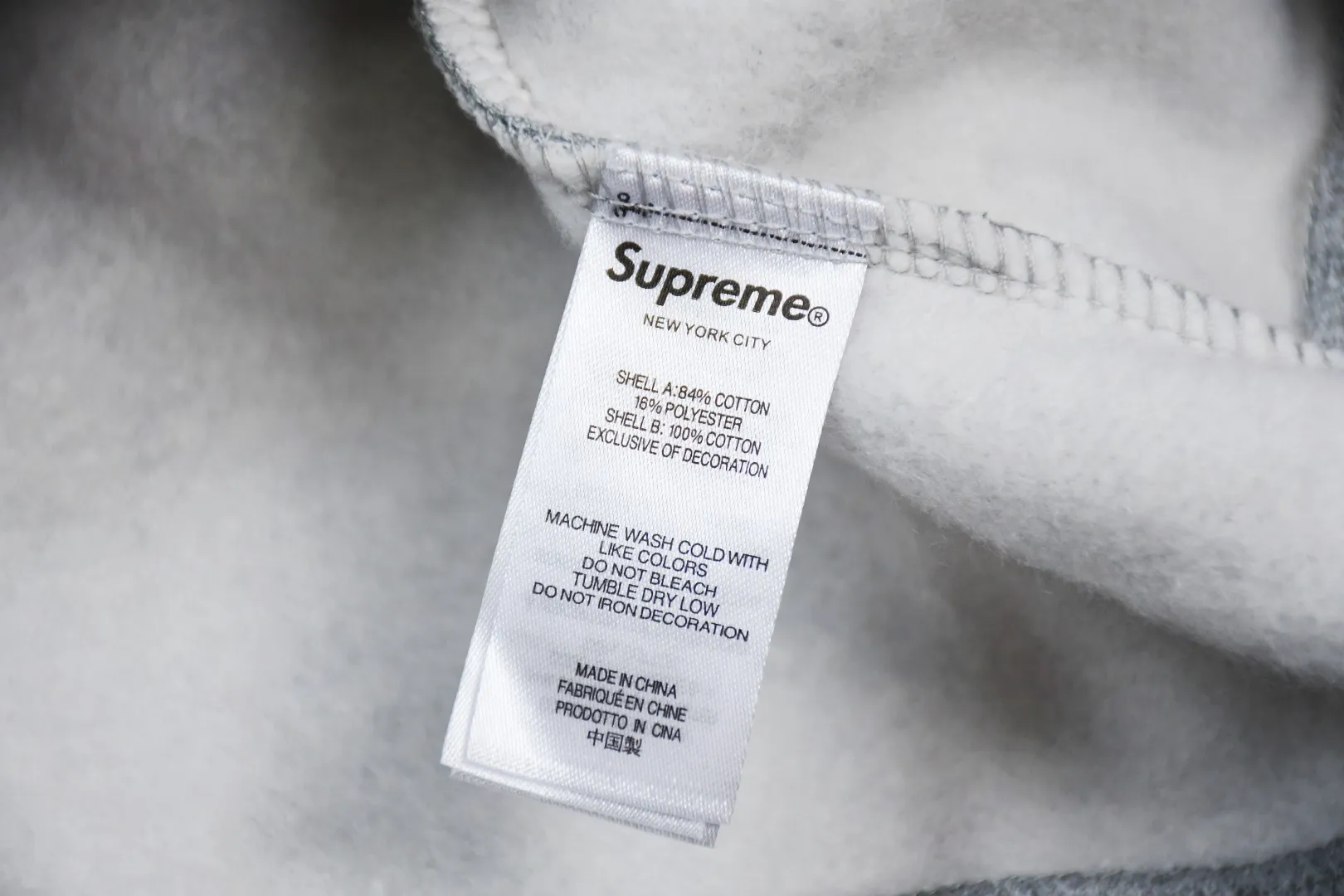 🅿️390 S239 top version Supreme BIG LOGO JACQUARD HOODED SWEATSHIRT hooded sweatshirt with big LOGO on the back. For those of us who focus on top Sup products, this sweatshirt is naturally available at our fingertips. ZP testing, custom weaving and dyeing, pure cotton 450G fleece main fabric, multiple stitching and tailoring design on the back, jacquard processing on the back, customized ZP co-branding, main label/wash water label/hangtag/packaging bag (Equipped with extra-large thickened handbag) There is a high probability of passing the inspection version, and the original packaging picture has a high probability of passing. Size: S-XL