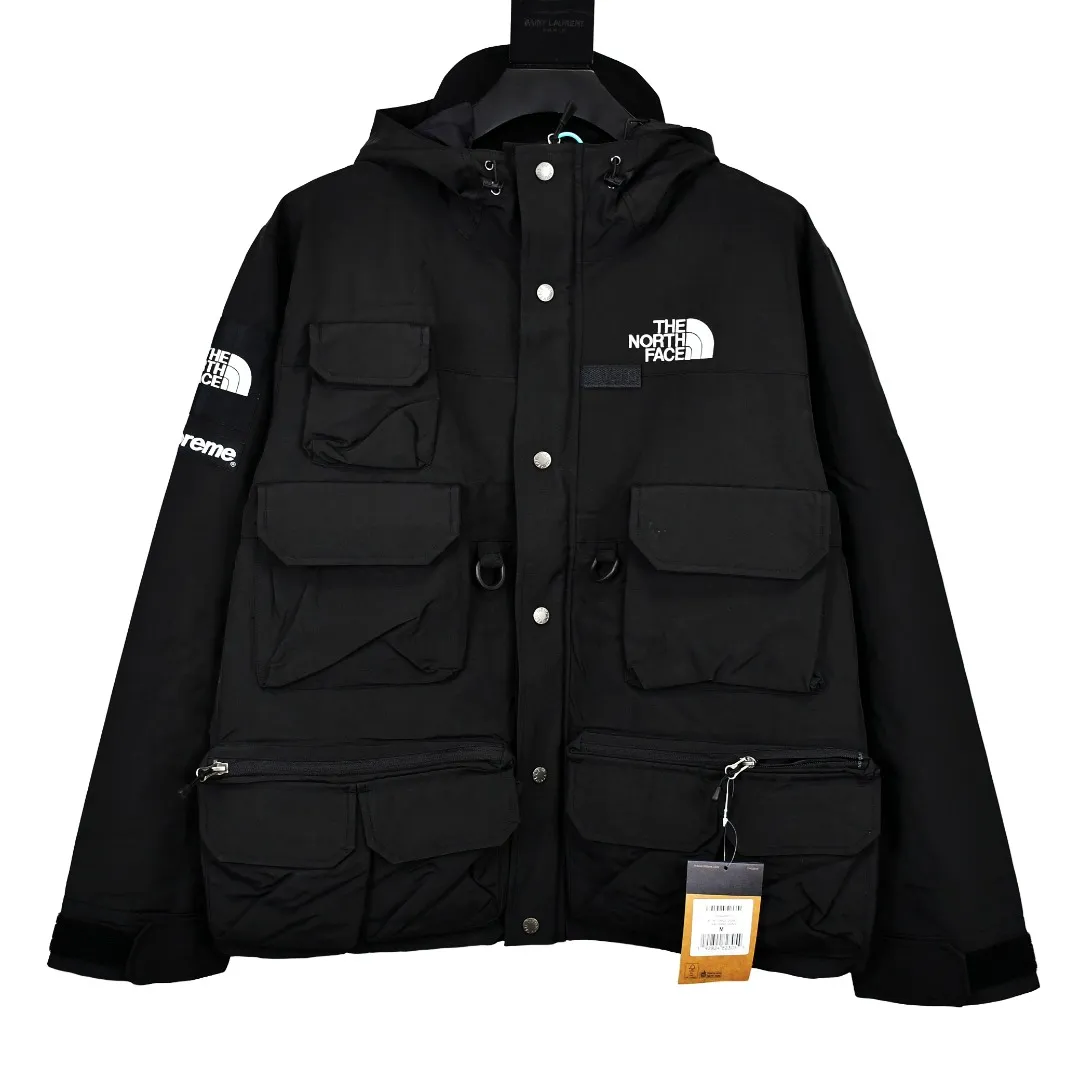 🅿️700 MX07 MAX/Top version Exclusive quality on the entire network ZP player designated version Supreme SS20 Week 13 x TNF Cargo Jacket Joint North Face Multi-pocket Jacket A true jacket that is waterproof, windproof, breathable and warm. 1. In order to perfectly restore the original version, the fabric uses 70D*320D# which is extremely difficult and expensive to embroider. 110g/㎡ low-density nylon plain fabric. The fabric is ultra-thin, low-density and breathable. Top-grade waterproof coating is added to both the front and back sides to easily achieve the rolling effect of water droplets on a lotus leaf. The main body mesh is 95g/㎡ extra large mesh. 2. The embroidery uses the original embroidery data file. The machine uses the BEHRINGER BEKS-Y924 embroidery machine (a level higher than Tajima embroidery machine). The machine head tension is small and does little damage to the fabric. The fullness and precision of the embroidery are the best 3. The correct hangtag and the correct accessories. The resin zipper and nylon zipper are purchased from YKK Shanghai Yoshida Company. The special non-domestic standard parts are all custom-made by the foundry. The metal four-button buckle and small zipper hanging beads are all customized at 1:1. The main label and laser are all customized separately for this year's new model. The multiple bags are all folded with lengthened bag openings to achieve waterproof and anti-lost functions. The sewing work is complicated. There are many special machines for edge sealing and many pockets. The fabric is dense