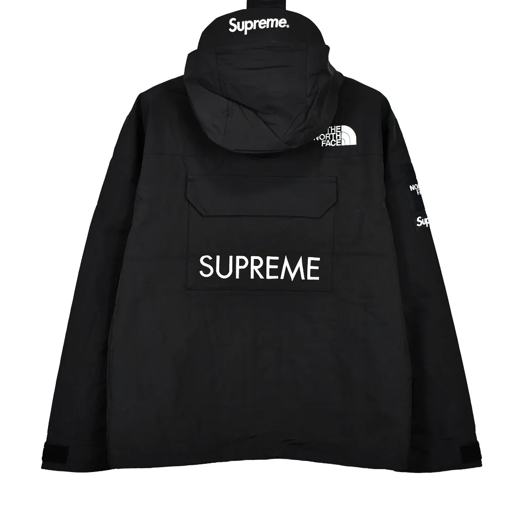 🅿️700 MX07 MAX/Top version Exclusive quality on the entire network ZP player designated version Supreme SS20 Week 13 x TNF Cargo Jacket Joint North Face Multi-pocket Jacket A true jacket that is waterproof, windproof, breathable and warm. 1. In order to perfectly restore the original version, the fabric uses 70D*320D# which is extremely difficult and expensive to embroider. 110g/㎡ low-density nylon plain fabric. The fabric is ultra-thin, low-density and breathable. Top-grade waterproof coating is added to both the front and back sides to easily achieve the rolling effect of water droplets on a lotus leaf. The main body mesh is 95g/㎡ extra large mesh. 2. The embroidery uses the original embroidery data file. The machine uses the BEHRINGER BEKS-Y924 embroidery machine (a level higher than Tajima embroidery machine). The machine head tension is small and does little damage to the fabric. The fullness and precision of the embroidery are the best 3. The correct hangtag and the correct accessories. The resin zipper and nylon zipper are purchased from YKK Shanghai Yoshida Company. The special non-domestic standard parts are all custom-made by the foundry. The metal four-button buckle and small zipper hanging beads are all customized at 1:1. The main label and laser are all customized separately for this year's new model. The multiple bags are all folded with lengthened bag openings to achieve waterproof and anti-lost functions. The sewing work is complicated. There are many special machines for edge sealing and many pockets. The fabric is dense