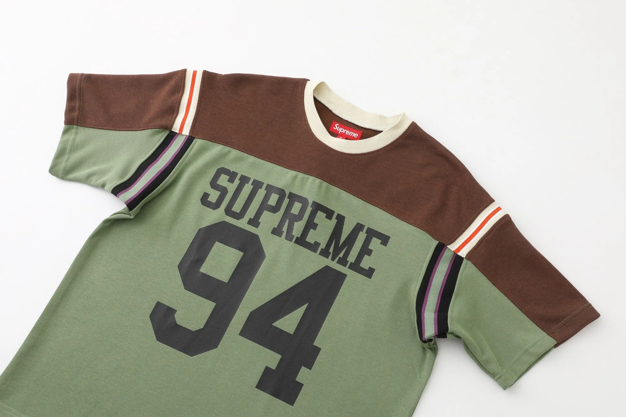 🅿️210 S302 Supreme 25 WEEK8 Split S/S Football Top patchwork pattern ribbed round neck short-sleeved American trendy football jersey for men and women. Original purchase and development! The color matching thread is customized at 1:1, and the accessories and details are all in place!  Color: Black Green Size: S M L