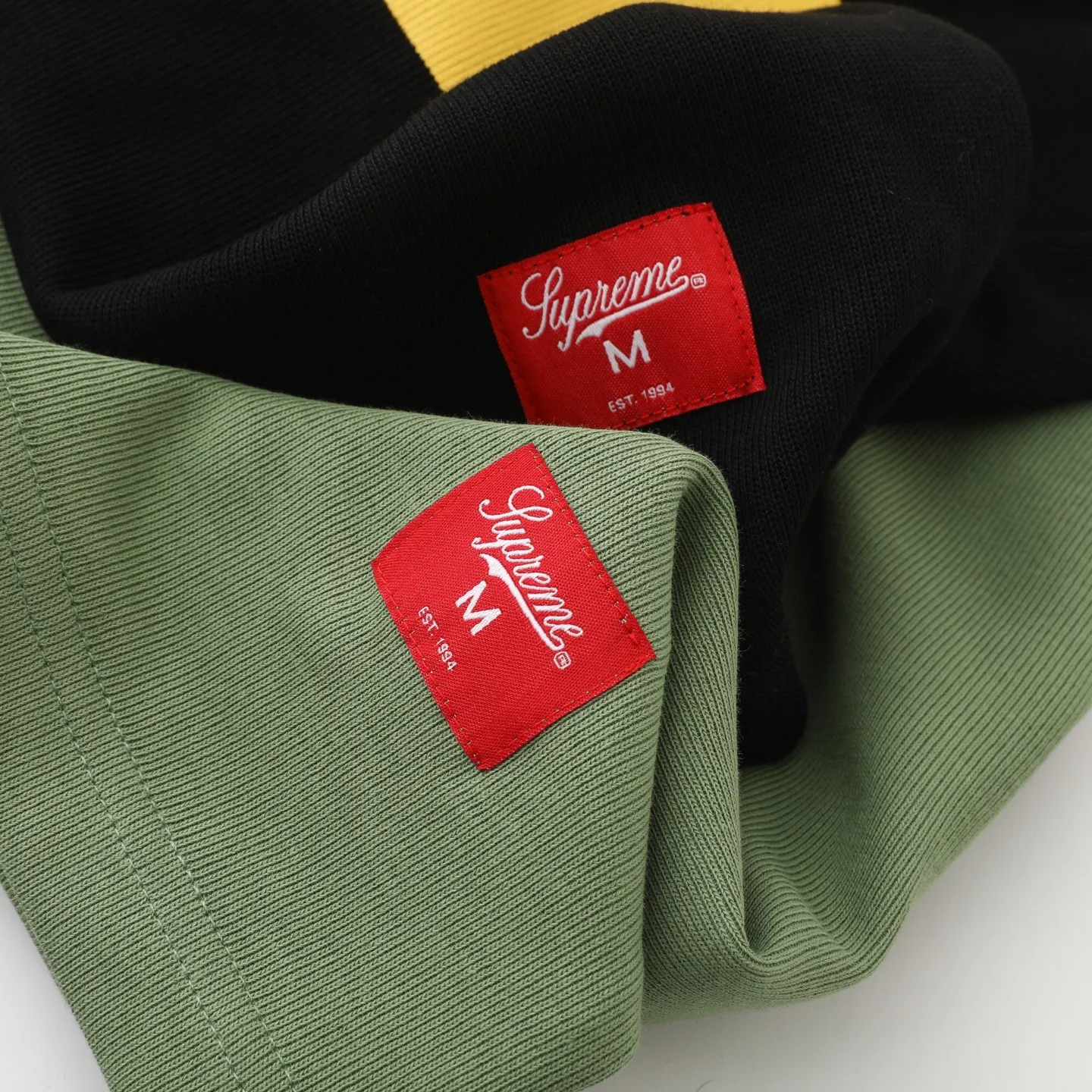 🅿️210 S302 Supreme 25 WEEK8 Split S/S Football Top patchwork pattern ribbed round neck short-sleeved American trendy football jersey for men and women. Original purchase and development! The color matching thread is customized at 1:1, and the accessories and details are all in place!  Color: Black Green Size: S M L