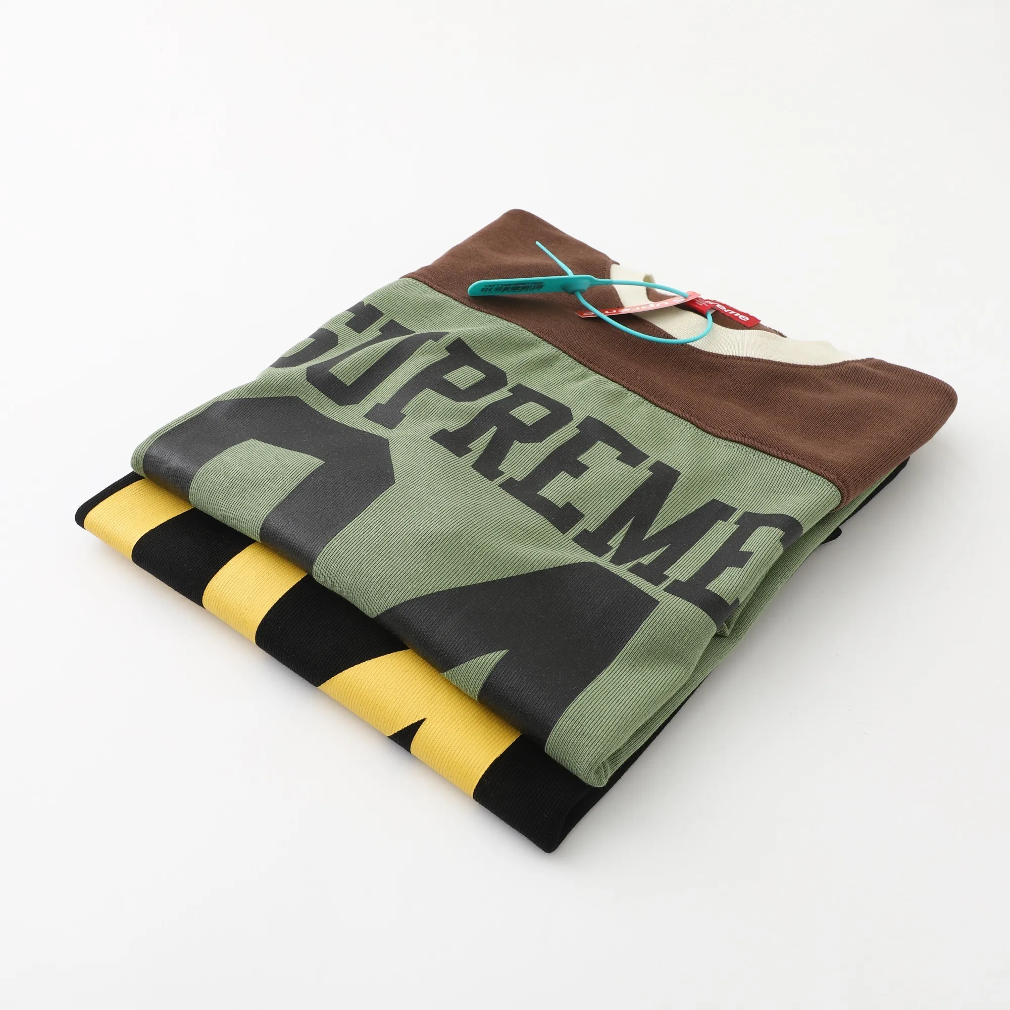 🅿️210 S302 Supreme 25 WEEK8 Split S/S Football Top patchwork pattern ribbed round neck short-sleeved American trendy football jersey for men and women. Original purchase and development! The color matching thread is customized at 1:1, and the accessories and details are all in place!  Color: Black Green Size: S M L