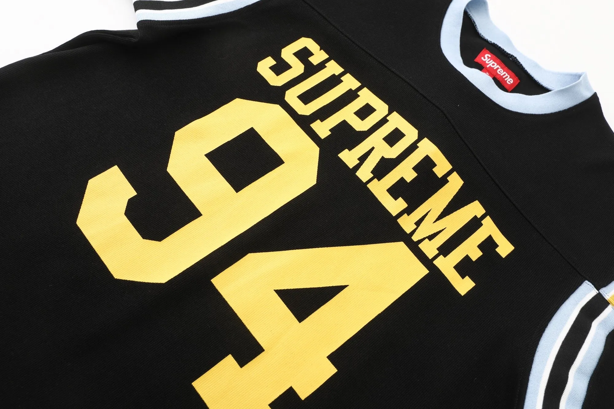 🅿️210 S302 Supreme 25 WEEK8 Split S/S Football Top patchwork pattern ribbed round neck short-sleeved American trendy football jersey for men and women. Original purchase and development! The color matching thread is customized at 1:1, and the accessories and details are all in place!  Color: Black Green Size: S M L