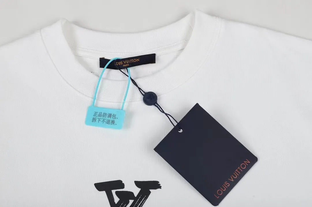 #S95 p110💰 1v 2023 new LV co-branded supreme round neck short-sleeved T-shirt with back logo on the back, custom dyed, very comfortable to the touch, super versatile and good-looking short-sleeved, complete with three labels, non-market ordinary version, feel free to compare, quality is absolutely guaranteed, size: S M L XL XXL