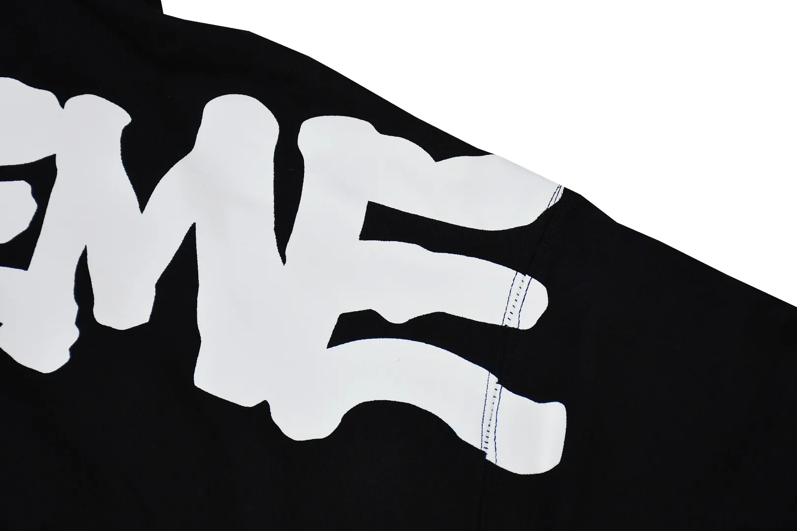 🅿️370 S275 top version SUPREME®/THRASHER® CREWNECK FW24 flame co-branded letter printed zipper hooded sweatshirt Fabric: ZP assay custom woven and dyed pure cotton 460G plus velvet main fabric horizontal cutting 520G 2X2 thread Printing: Printing uses thermoset ink printing, also known as plastic ink, or self-adhesive ink. Its ingredients are: mainly composed of polyvinyl chloride (PVC) and phthalates. PVC and phthalates, fixatives, stabilizers, and thickeners are mixed to form thermoset ink. It is not the digital direct printing advertised in the market. The printing texture of thermoset ink is unachievable by digital direct printing. Customized ZP YKK zipper/main label/wash label/tag/packaging bag (equipped with extra large thickened handbag) Size: S~XL