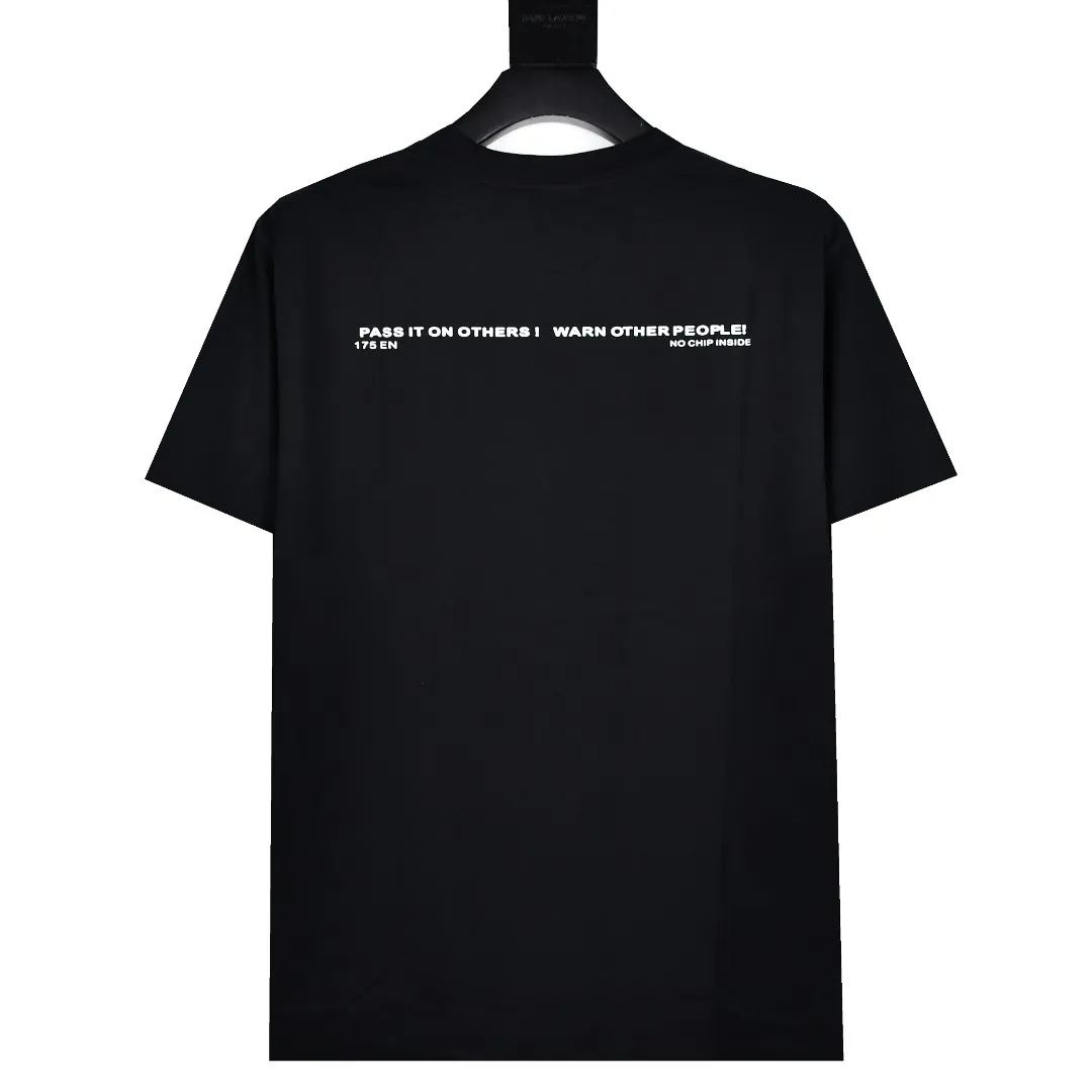 🅿️120 S79 top version Supreme 22FW Warning Tee Warning Prohibition Slogan Logo Short Sleeve T-shirt For those of us who focus on top Sup products, this short sleeve is naturally available. It adopts cylindrical seamless technology (the original technology has no gaps on the sides of the clothes, the key point of identification) The fabrics are all custom-woven and dyed, 280g weight, 100% cotton, cylindrical fabric. Cylindrical fabric is a knitted fabric woven with a cylinder loom. The needles are distributed in a cylindrical shape on the fuselage. The gray fabric is a large cylinder, which needs to be opened and shaped before further use. There is no slit on the side of the clothes, so there is no washing label on the side of ordinary short-sleeves. There is only one collar label behind the neck. The printing is printed with thermosetting ink, also known as plastic. Ink, or self-adhesive ink, contains ingredients: mainly composed of polyvinyl chloride (PVC) and phthalates. PVC and phthalates, fixing agents, stabilizers, and thickeners are mixed to form a thermal ink. Solid ink is not the digital direct printing advertised on the market. The printing texture of thermoset ink is something that digital direct printing cannot achieve. The collar label has a watermark anti-counterfeiting effect, a real anti-counterfeiting layer, a probability of passing the version, and a high probability of passing the original packaging picture. Size：S-XL