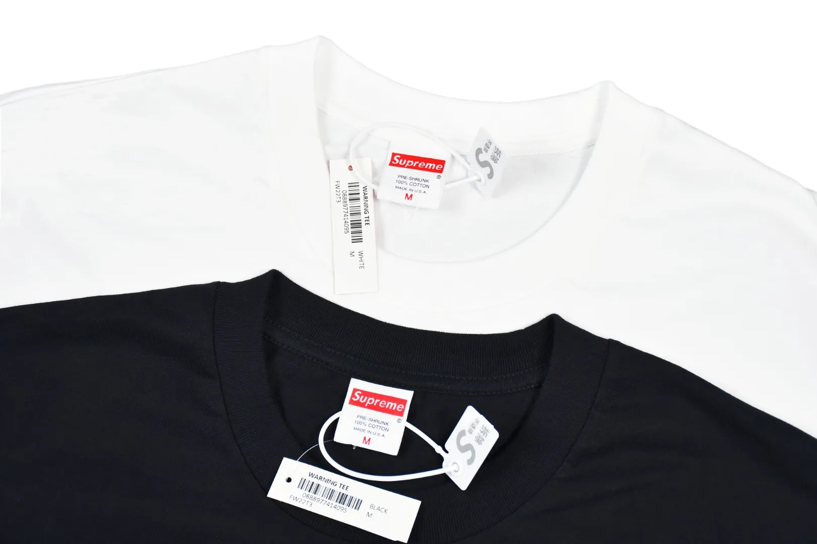 🅿️120 S79 top version Supreme 22FW Warning Tee Warning Prohibition Slogan Logo Short Sleeve T-shirt For those of us who focus on top Sup products, this short sleeve is naturally available. It adopts cylindrical seamless technology (the original technology has no gaps on the sides of the clothes, the key point of identification) The fabrics are all custom-woven and dyed, 280g weight, 100% cotton, cylindrical fabric. Cylindrical fabric is a knitted fabric woven with a cylinder loom. The needles are distributed in a cylindrical shape on the fuselage. The gray fabric is a large cylinder, which needs to be opened and shaped before further use. There is no slit on the side of the clothes, so there is no washing label on the side of ordinary short-sleeves. There is only one collar label behind the neck. The printing is printed with thermosetting ink, also known as plastic. Ink, or self-adhesive ink, contains ingredients: mainly composed of polyvinyl chloride (PVC) and phthalates. PVC and phthalates, fixing agents, stabilizers, and thickeners are mixed to form a thermal ink. Solid ink is not the digital direct printing advertised on the market. The printing texture of thermoset ink is something that digital direct printing cannot achieve. The collar label has a watermark anti-counterfeiting effect, a real anti-counterfeiting layer, a probability of passing the version, and a high probability of passing the original packaging picture. Size：S-XL