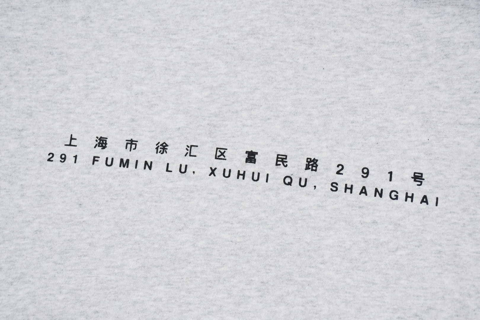 S522💰p320 Top version Supreme 24ss SHANGHAI BOX LOGO Shanghai limited hooded sweatshirt. For those of us who focus on top Sup products, this sweatshirt is naturally available. ZP testing, custom weaving and dyeing, pure cotton 450G fleece main fabric Printing uses thermoset ink printing, also known as plastic ink, or self-adhesive ink. Its ingredients are: mainly composed of polyvinyl chloride (PVC) and phthalates. PVC and phthalates, color fixing agents, stabilizers, and thickeners are mixed to form thermoset ink. It is not the digital direct printing advertised on the market. The printing texture of thermoset ink is something that cannot be achieved by digital direct printing. Customized ZP co-branding Main label/wash label/hangtag/packaging bag (equipped with extra-large thickened handbag) There is a high probability of passing the inspection version. If you put the original packaging picture together, there is a high chance that it will pass. Size: S-XL