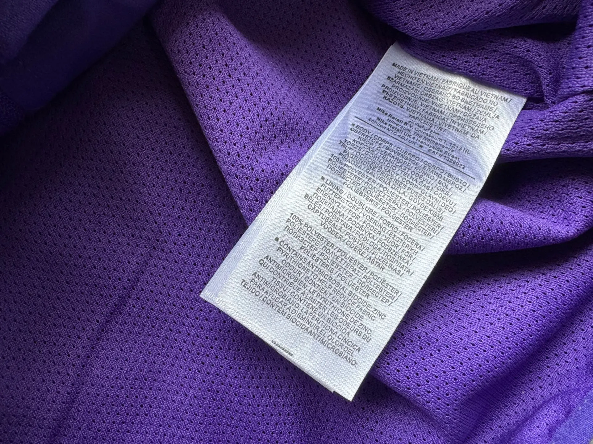 P450 Supreme x Nike joint model SS25 WEEK4 Track Jacket embroidered cuffs logo zipper closure jacket, same style for men and women, original 1:1 customization, customized accessories, all three standards Color: Black Purple Clothing size: S-XL Length Chest Shoulder Width Sleeve Length S 67 137 51.8 77.5 M 69 141 53 79 L 71 145 54.2 80.5 XL 73 149 55.4 81.5