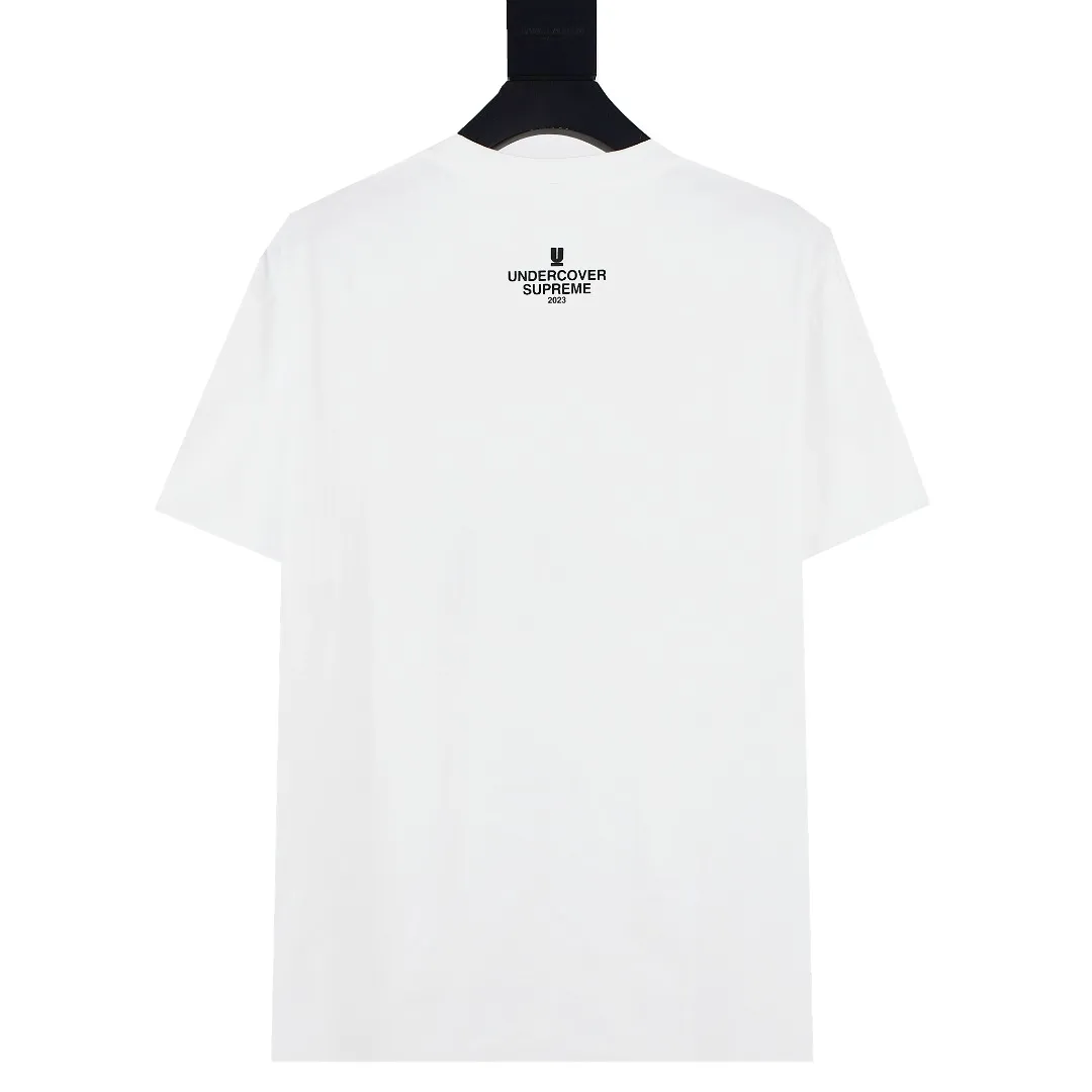 🅿️126 S123 Supreme x Undercover TAG TEE joint slogan printed short-sleeved T-shirt. Refuse to look at pictures to make products. Refuse to compare wrong versions. Use cylindrical seamless technology (original technology, there are no stitched bones on the side of the clothes, key points of identification) The fabrics are all custom-woven and dyed, 280g weight, 100% cotton, cylindrical fabric. Cylindrical fabric is a knitted fabric woven with a cylinder loom. The needles are distributed in a cylindrical shape on the fuselage. The gray fabric is a large cylinder, which needs to be opened and shaped before it can be used further. There are no slits on the side of the clothes, so there is no washing label on the side of ordinary short-sleeves. There is only one collar label behind the neck. The printing uses thermosetting ink printing imported from Belgium, also known as plastic ink, or self-adhesive ink. Its ingredients are: mainly composed of polyvinyl chloride (PVC) and phthalates, including PVC and phthalates, color fixing agents, and stabilizers. Agents and thickeners are mixed to form thermosetting ink, which is not the digital direct printing marketed on the market. The printing texture of thermosetting ink is unachievable by other processes. The collar label has a watermark anti-counterfeiting effect, a real anti-counterfeiting layer, a probability of passing the version, and a high probability of passing the original packaging picture. Size：S-XL