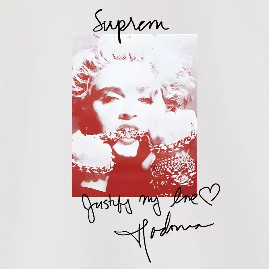 Style No. S1206 #terry p150💰 Velvet 160💰 Supreme FW18 Madonna Tee Navy Madonna printed round neck sweatshirt Made of 400 grams of large terry (drop shoulder large version) fabric, soft texture and no pilling Imported environmentally friendly printing glue The pattern is bright and three-dimensional Quality💥Same style for men and women The upper body is trendy Color: black white gray Size: S M L XL XXL