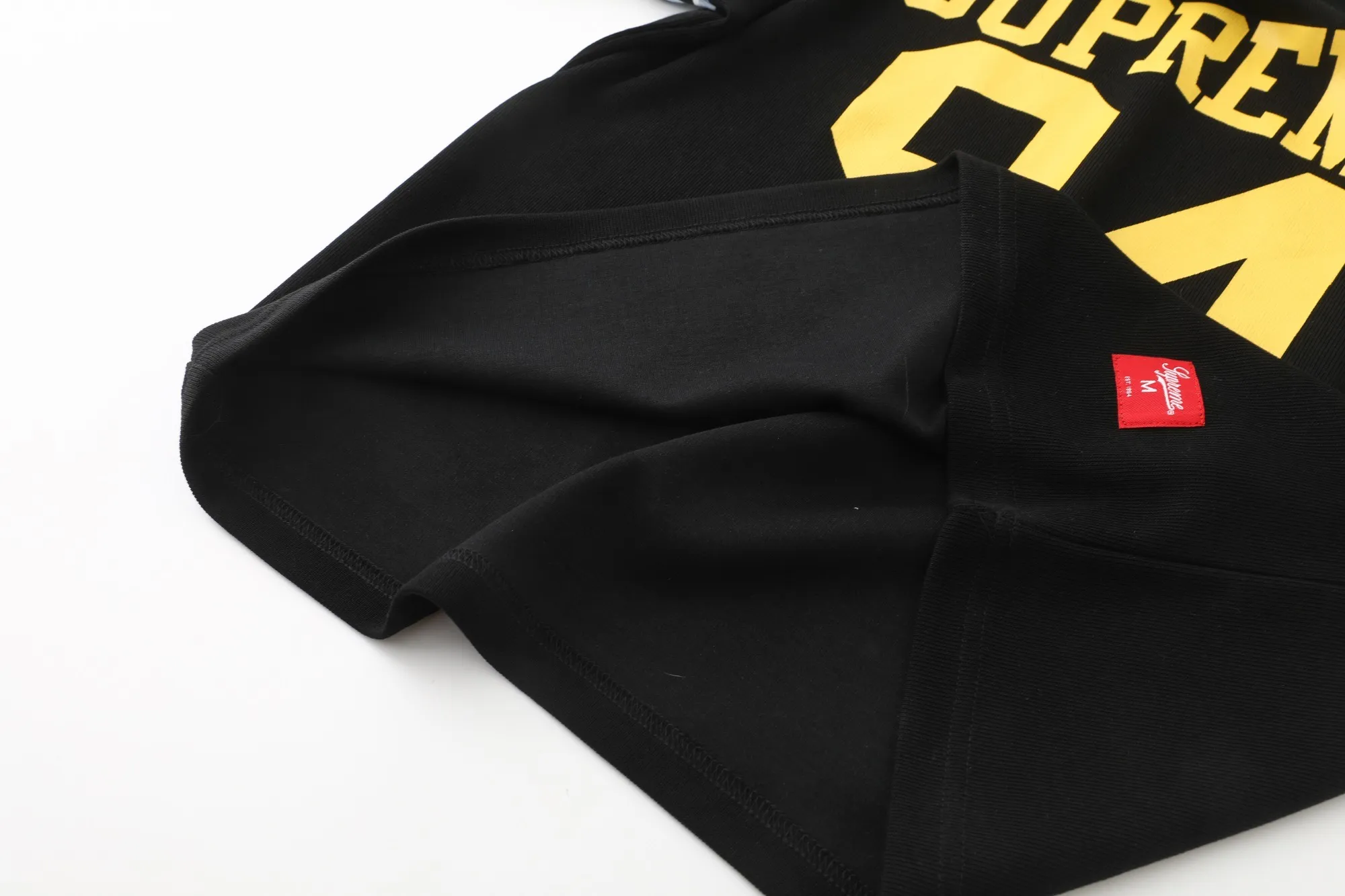 S626💰p220 Supreme SS25 WEEK8 Split S/S Football Top patchwork pattern ribbed round neck short-sleeved American trendy football jersey for men and women. Original purchase and development! The color matching thread is customized at 1:1, and the accessories and details are all in place!  Color: Black Green Size: S M L