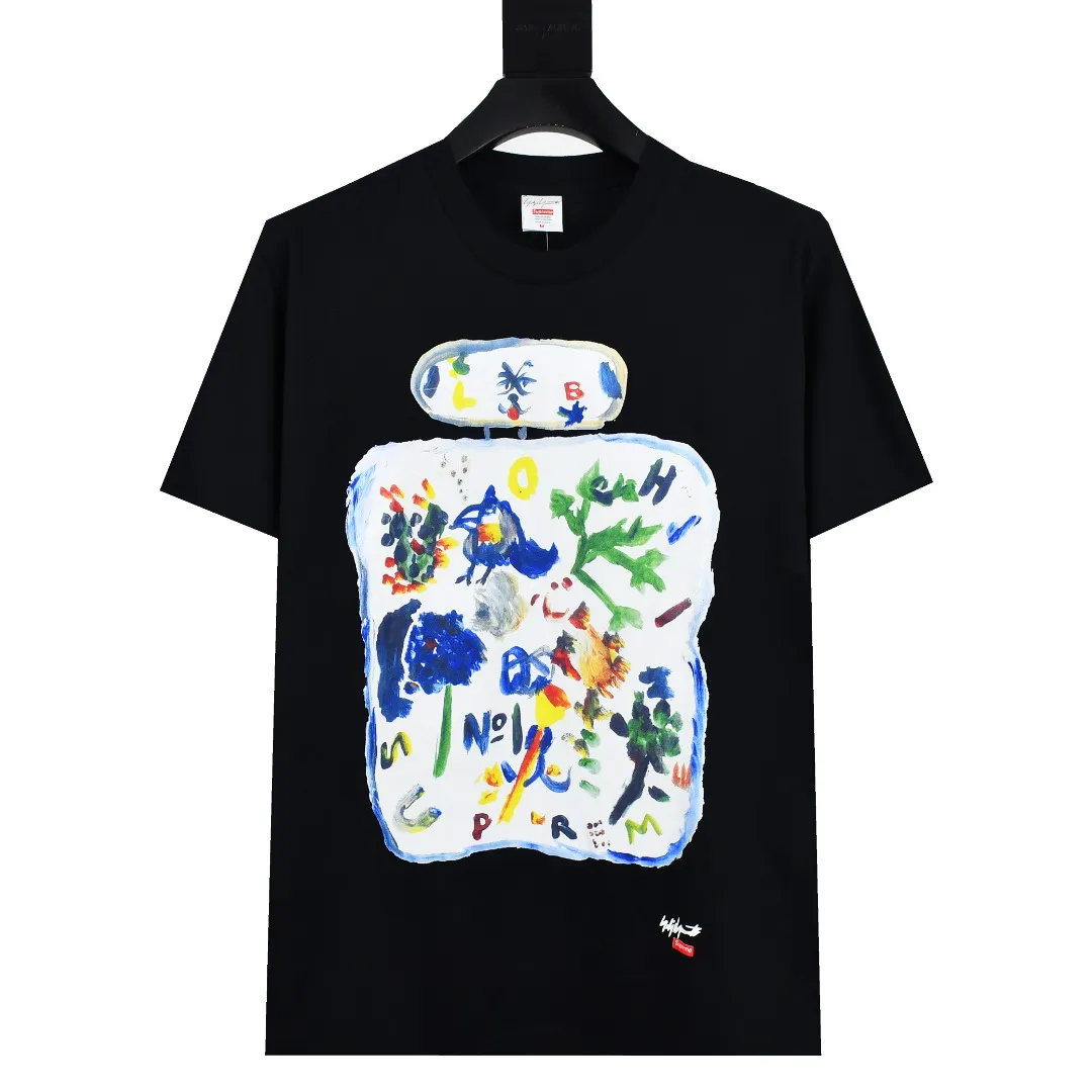 🅿️140 S102 Supreme 22FW Yohji Yamamoto Paint Tee Yamamoto Yohji co-branded hand-painted graffiti short-sleeved T-shirt. Refuse to look at pictures to make products. Refuse to compare wrong versions. Use cylindrical seamless technology (original technology, there are no stitched bones on the side of the clothes, key points of identification) The fabrics are all custom-woven and dyed, 280g weight, 100% cotton, cylindrical fabric. Cylindrical fabric is a knitted fabric woven with a cylinder loom. The needles are distributed in a cylindrical shape on the fuselage. The gray fabric is a large cylinder, which needs to be opened and shaped before it can be used further. There are no slits on the side of the clothes, so there is no washing label on the side of ordinary short-sleeves. There is only one collar label behind the neck. The printing uses thermosetting ink printing imported from Belgium, also known as plastic ink, or self-adhesive ink. Its ingredients are: mainly composed of polyvinyl chloride (PVC) and phthalates, including PVC and phthalates, color fixing agents, and stabilizers. The thermosetting ink is composed of a mixture of agents and thickeners, which is not the digital direct printing advertised on the market. The printing texture of thermosetting ink is unachievable by digital direct printing. The collar label has a watermark anti-counterfeiting effect, a real anti-counterfeiting layer, a version with a high probability of passing the inspection, and the original packaging picture has a high probability of passing the test. Size：S-XL