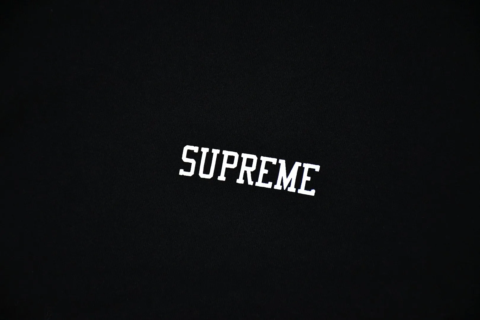 S562💰p320 Top version Supreme 24FW ON GOD HOODED SWEATSHIRT hooded sweatshirt with letter print on the back. For those of us who focus on top Sup products, this sweatshirt is naturally available. ZP testing, custom weaving and dyeing, pure cotton 450G fleece main fabric Printing uses thermoset ink printing, also known as plastic ink, or self-adhesive ink. Its ingredients are: mainly composed of polyvinyl chloride (PVC) and phthalates. PVC and phthalates, color fixing agents, stabilizers, and thickeners are mixed to form thermoset ink. It is not the digital direct printing advertised on the market. The printing texture of thermoset ink is something that cannot be achieved by digital direct printing. Customized ZP co-branding Main label/wash label/hangtag/packaging bag (equipped with extra-large thickened handbag) There is a high probability of passing the inspection version. If you put the original packaging picture together, there is a high chance that it will pass. Size: S-XL