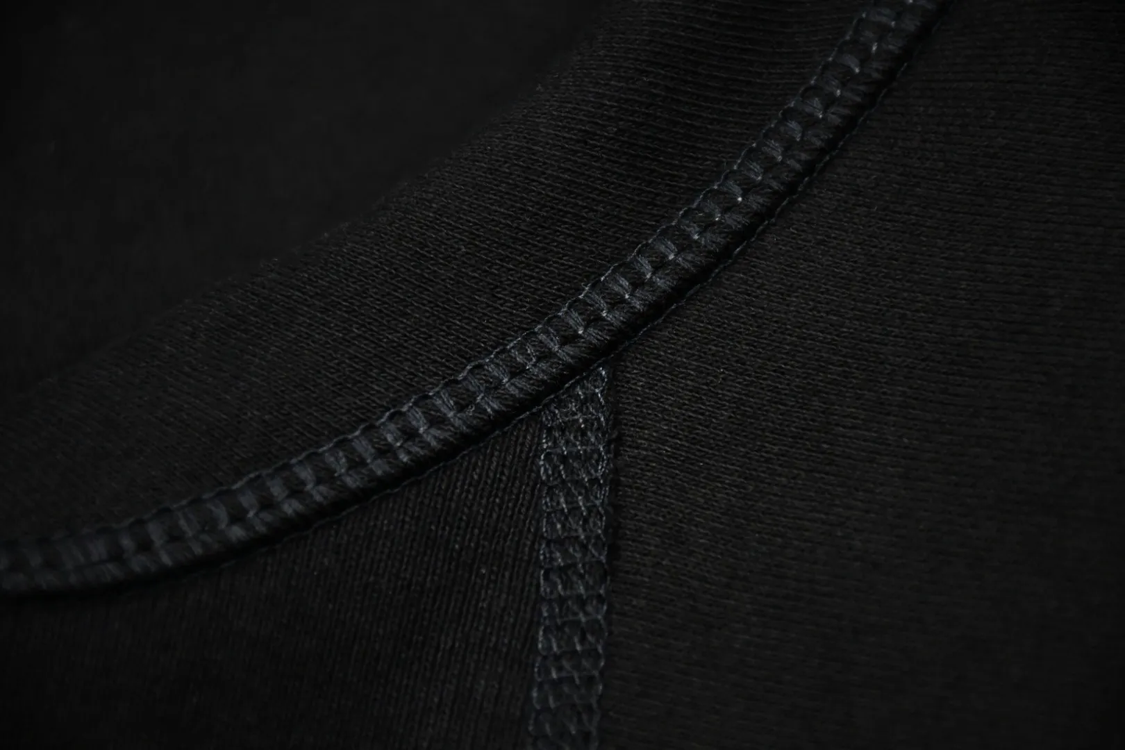 S454💰p320 Top version Supreme FW20 Week 15 Cross Box Logo Hooded Sweatshirt Cross embroidery hooded sweatshirt For those of us who focus on top Supreme, the cross sweatshirt is naturally available. ZP purchase and pattern making operation 1. Fabric: ZP testing, custom weaving and dyeing, pure cotton 460G plus velvet main fabric, horizontal cutting, side stitching 520G 2X2 thread 2. Embroidery: The embroidery equipment is operated by BEHRINGER BEKS-Y924 machine (a level higher than Tajima embroidery machine). The embroidery thickness, saturation and size are all consistent. 3. Sewing process: The whole garment adopts four-needle and six-thread boneless splicing technology in twelve places. Processed by a senior foreign trade factory (ordinary factories cannot do it). 4. Hem and cuffs: all use 520G inelastic thread. (Low-end products use elastic threads to cause the hem and cuffs to appear wavy) 5. Customized ZP main label/wash water label/hangtag/packaging bag (equipped with an extra-large thickened handbag) Size: S~XL