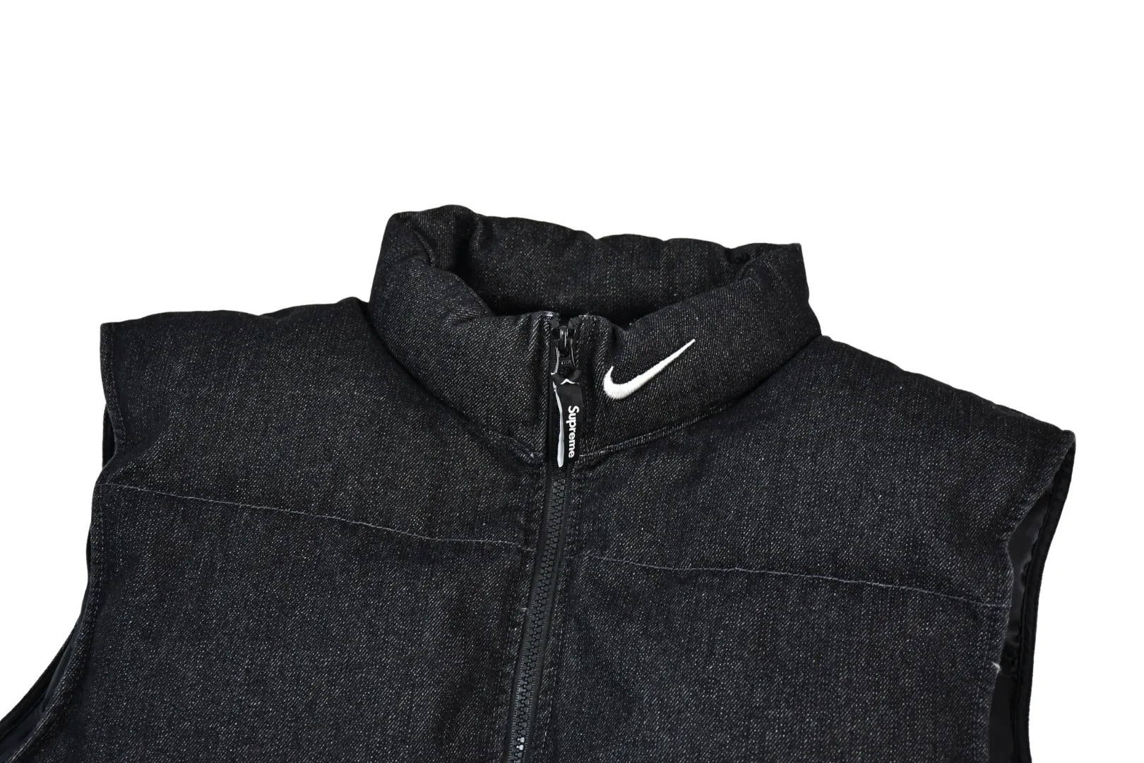 S704💰p566 The top version of Supreme Denim PUFFER VEST Nike co-branded denim vest. The original version has the same denim fabric texture and is windproof. The upper body is full of texture. The hardware accessories are No. 5 + No. 3 YKK zippers, which are consistent with the original version. Color: black blue Size: S~XL