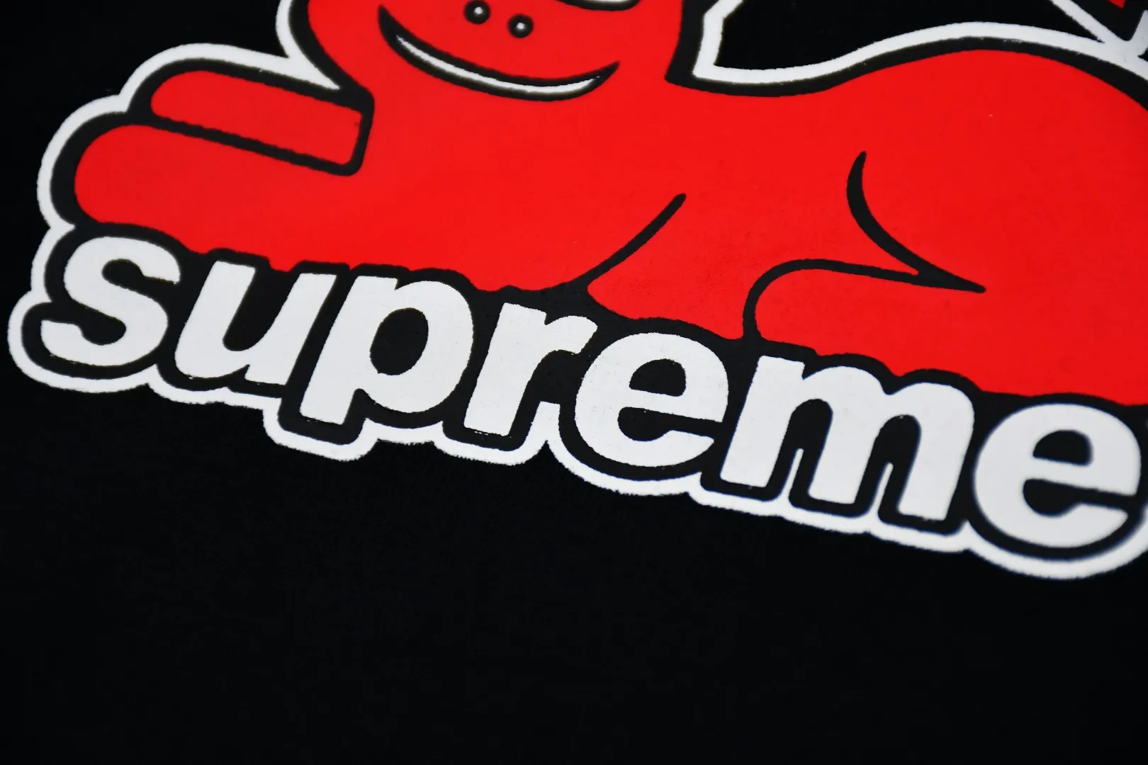 🅿️120 S151 top version Supreme 24ss TOY MACHINE DEVIL CAT short-sleeved T-shirt. Refuse to look at pictures to make products. Refuse to compare wrong versions. Use cylindrical seamless technology (original technology. There are no stitched bones on the side of the clothes. Key points of identification) The fabrics are all custom-woven and dyed, 280g weight, 100% cotton, cylindrical fabric. Cylindrical fabric is a knitted fabric woven with a cylinder loom. The needles are distributed in a cylindrical shape on the fuselage. The gray fabric is a large cylinder, which needs to be opened and shaped before it can be used further. There are no slits on the side of the clothes, so there is no washing label on the side of ordinary short-sleeves. There is only one collar label behind the neck. The printing uses thermosetting ink printing imported from Belgium (different from conventional thermal transfer printing), also known as plastic ink, or self-adhesive ink. Its ingredients are: mainly composed of polyvinyl chloride (PVC) and phthalates. PVC and phthalates, solid color The thermoset ink is composed of a mixture of agents, stabilizers, and thickeners. It is not the digital direct printing advertised on the market. The printing texture of thermoset ink cannot be achieved by digital direct printing. The collar label has a watermark anti-counterfeiting effect, a real anti-counterfeiting layer, a version with a high probability of passing the inspection, and a high probability of passing the original packaging picture. Size：S-XL