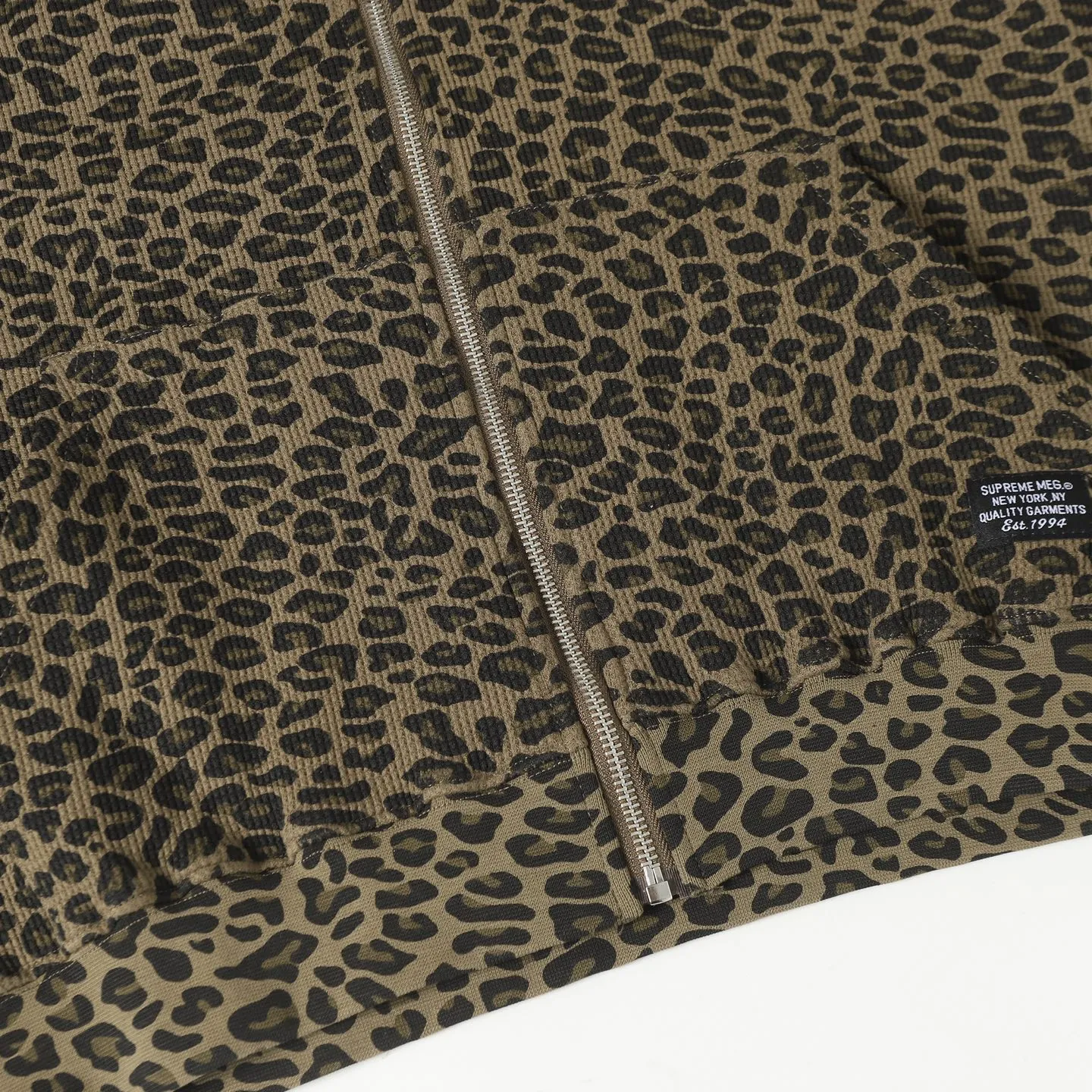 P470 [Original quality] Supreme SS25 WEEK16 Hooded Zip Up Thermal Leopard waffle hooded jacket Pocket logo pattern American trendy sweatshirt Same style for men and women Top quality product High-quality pure cotton with washed process Good texture Different from cheap ones on the market Polyester-cotton material (loose upper body, no version) Color: leopard print Size: S/M/L/XL