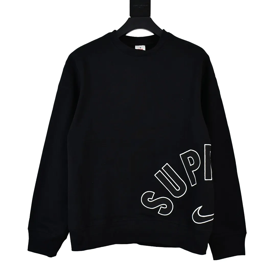 🅿️290 S252 top version Supreme Nike Arc Crewneck co-branded embroidered fleece round neck sweatshirt. For those of us who focus on top Supreme, this sweatshirt is naturally available at our fingertips. ZP purchase and pattern making operation 1. Fabric: ZP testing, custom weaving and dyeing, pure cotton 460G plus velvet main fabric, horizontal cutting, side stitching 520G 2X2 thread 2. Embroidery: embroidery equipment Behringer BEKS-Y924 machine is used (a level higher than Tajima embroidery machine). The thickness, saturation and size of the embroidery are all consistent. 3. Sewing process: Four-needle and six-thread boneless splicing technology is used in twelve places on the whole garment. Processed by a senior foreign trade factory (cannot be done by ordinary factories) 4. Hem and cuffs: all use 520G non-elastic threads (low-end goods use elastic threads, causing the hem and cuffs to appear wavy) 5. Customized ZP main label/wash label/tag/packaging bag (equipped with extra large thickened handbag) Size: S~XL