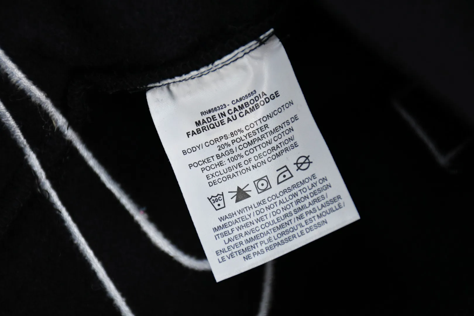 🅿️290 S252 top version Supreme Nike Arc Crewneck co-branded embroidered fleece round neck sweatshirt. For those of us who focus on top Supreme, this sweatshirt is naturally available at our fingertips. ZP purchase and pattern making operation 1. Fabric: ZP testing, custom weaving and dyeing, pure cotton 460G plus velvet main fabric, horizontal cutting, side stitching 520G 2X2 thread 2. Embroidery: embroidery equipment Behringer BEKS-Y924 machine is used (a level higher than Tajima embroidery machine). The thickness, saturation and size of the embroidery are all consistent. 3. Sewing process: Four-needle and six-thread boneless splicing technology is used in twelve places on the whole garment. Processed by a senior foreign trade factory (cannot be done by ordinary factories) 4. Hem and cuffs: all use 520G non-elastic threads (low-end goods use elastic threads, causing the hem and cuffs to appear wavy) 5. Customized ZP main label/wash label/tag/packaging bag (equipped with extra large thickened handbag) Size: S~XL