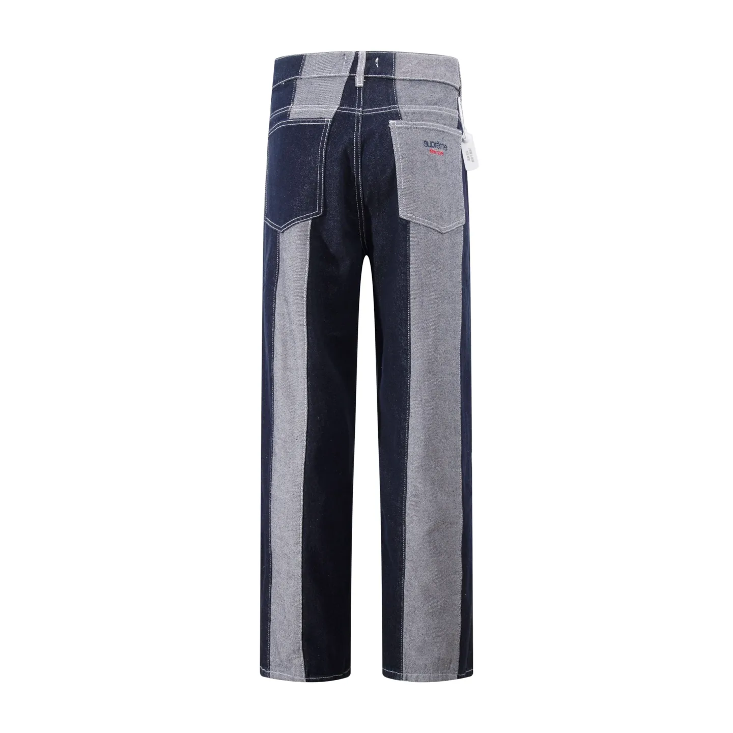 P240 model number: H82 Supreme & SS25 Paris fashion double patch small embroidery 🪡 embroidered color jeans for the opening season. Styles with different wash textures, very friendly to people with thin legs and thick legs. The slightly flared version is very flattering to the leg shape. Moderate length that never goes out of style, easy and casual to match, basic styling for various styles, a must-have in the wardrobe! The fabric is stiff but also makes the upper body soft without losing texture. The washing process is even more perfect. It is a must-have item for everyone! ! ! Washed wheat, hangtag, pants label, complete with three labels Size: 28-30-32-34-36 Color: Original color