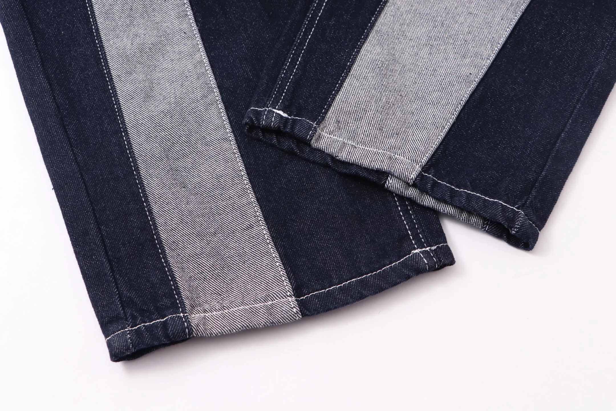 P240 model number: H82 Supreme & SS25 Paris fashion double patch small embroidery 🪡 embroidered color jeans for the opening season. Styles with different wash textures, very friendly to people with thin legs and thick legs. The slightly flared version is very flattering to the leg shape. Moderate length that never goes out of style, easy and casual to match, basic styling for various styles, a must-have in the wardrobe! The fabric is stiff but also makes the upper body soft without losing texture. The washing process is even more perfect. It is a must-have item for everyone! ! ! Washed wheat, hangtag, pants label, complete with three labels Size: 28-30-32-34-36 Color: Original color