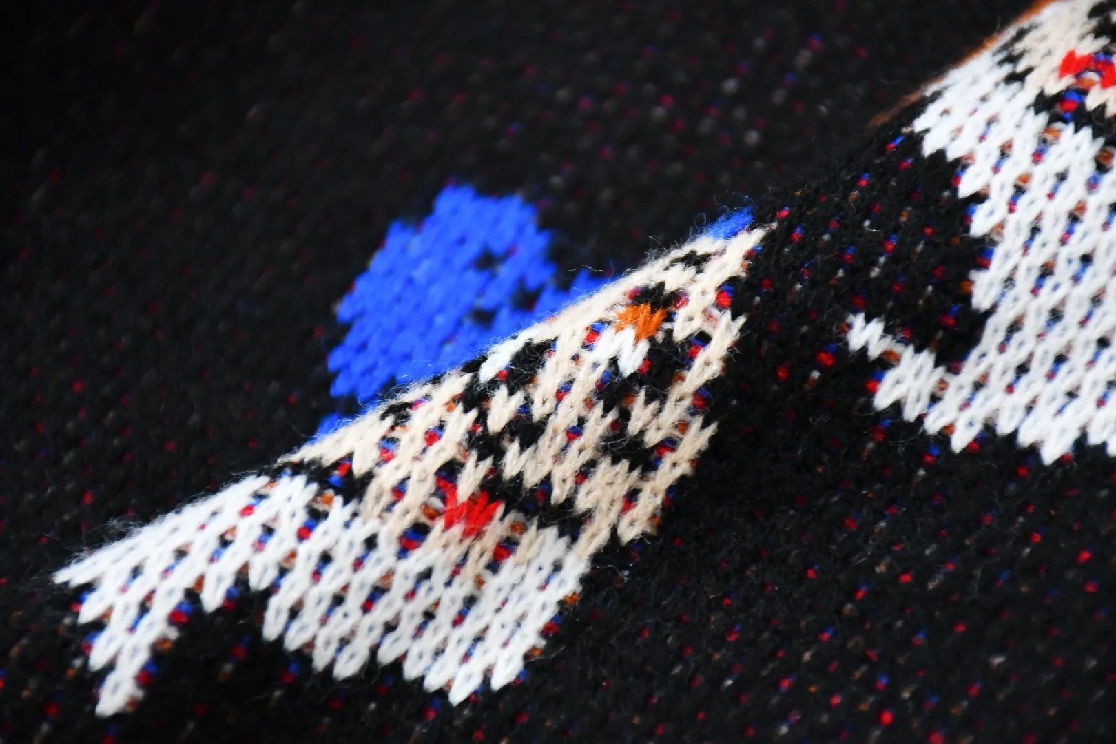 S584💰p350 Top version Supreme 24FW Snow White Snow White fairy tale sweater OS version Same style for men and women Customized YB texture wash mark Wool material: 1/13 wool Weaving method: sesame dot jacquard Number of needles: multi-gauge Machine: German STOLL computerized flat knitting machine Size: S~XL Color: black white