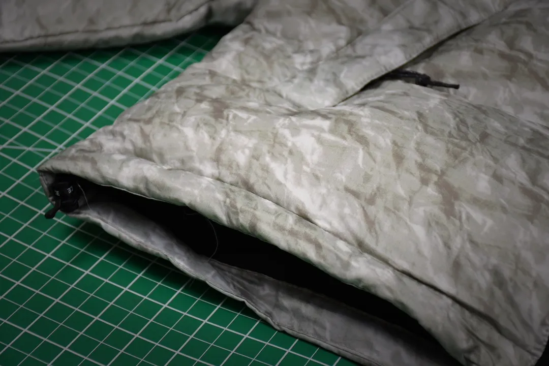 MX28# Exclusive quality 💰p630 Tested version Supreme FW19 The North Face Paper Print Nuptse North Face Wrinkle Paper Waste Paper Down Jacket Fabric: The fabric production process is completely compared to ZP. It uses 400T nylon 0.05×0.05 dark grid fabric. The hat shoulders and lining are made of the same fabric. This is consistent with ZP. Inner storage bag design. The entire down jacket can be stored in a small bag for easy storage and portability. Printing: Use the pattern of waste paper pleats. Light gray with a little dark green. It is definitely not the off-white that is printed on the market. Down filling: 560 grams of national standard 90 white duck down is filled inside. Full warmth retention effect. 700 fill power. Invincible effect. ZP14070➕Purchased for printing. The only correct version on the market. All details are consistent with ZP. No changes have been made. Details are in place. Authentic quality. Full of sincerity. Reprinted and sold. Size: S-XL