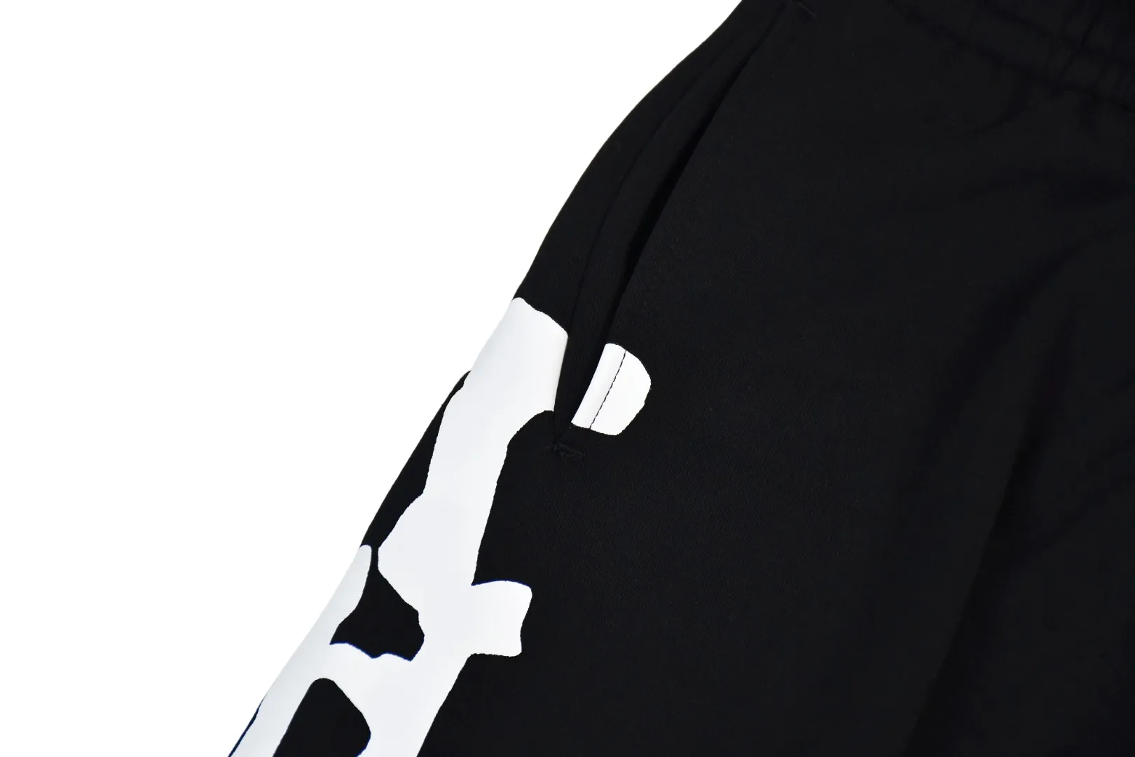 🅿️310 S268 top version SUPREME®/THRASHER® CREWNECK FW24 flame co-branded letter printed plus velvet sweatpants Fabric: ZP assay custom woven and dyed pure cotton 460G plus velvet main fabric horizontal cutting 520G 2X2 thread Printing: Printing uses thermoset ink printing, also known as plastic ink, or self-adhesive ink. Its ingredients are: mainly composed of polyvinyl chloride (PVC) and phthalates. PVC and phthalates, fixatives, stabilizers, and thickeners are mixed to form thermoset ink. It is not the digital direct printing advertised in the market. The printing texture of thermoset ink is unachievable by digital direct printing. Customized ZP Main label/wash label/tag/packaging bag (equipped with extra large thickened handbag) Size: S~XL