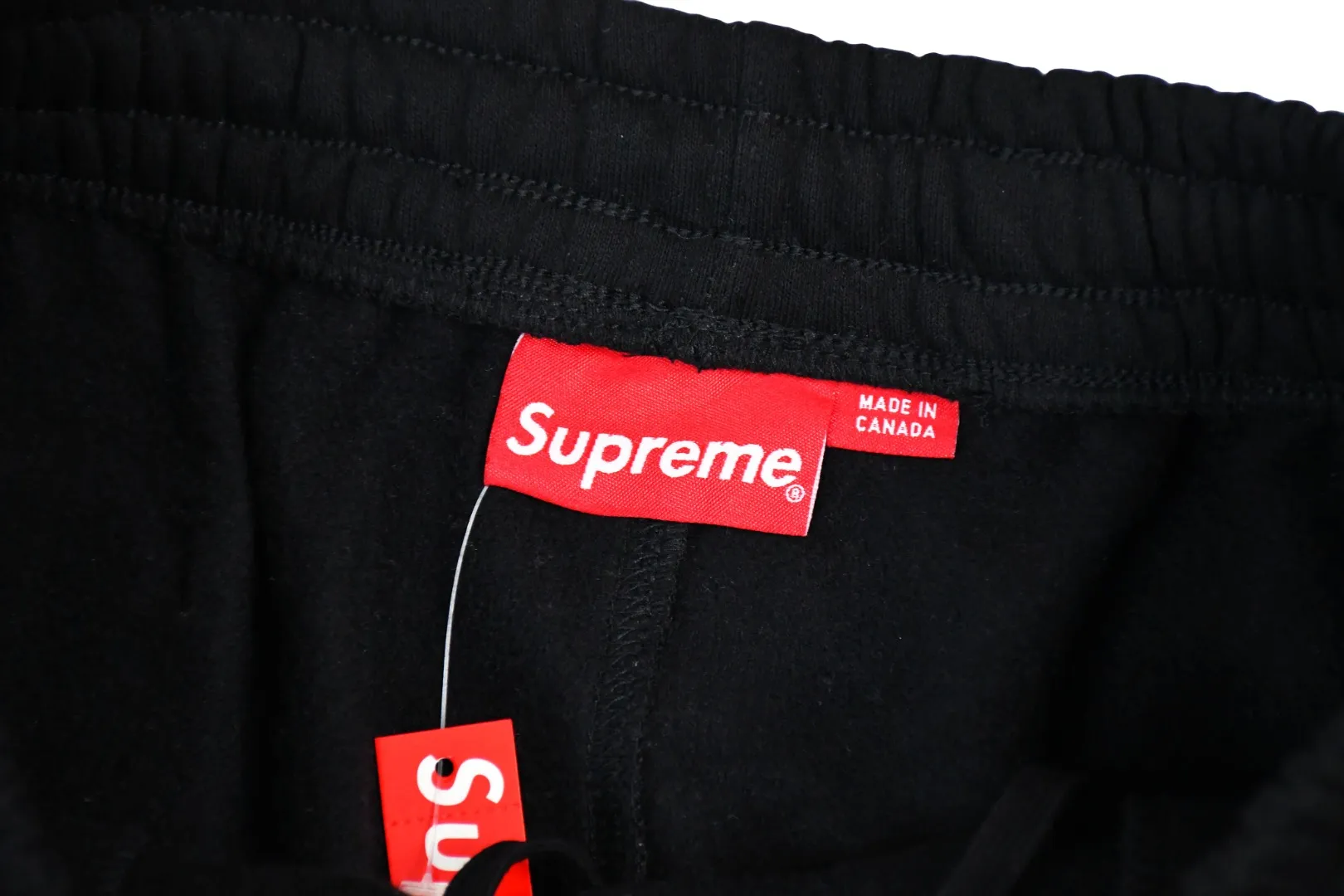 🅿️310 S268 top version SUPREME®/THRASHER® CREWNECK FW24 flame co-branded letter printed plus velvet sweatpants Fabric: ZP assay custom woven and dyed pure cotton 460G plus velvet main fabric horizontal cutting 520G 2X2 thread Printing: Printing uses thermoset ink printing, also known as plastic ink, or self-adhesive ink. Its ingredients are: mainly composed of polyvinyl chloride (PVC) and phthalates. PVC and phthalates, fixatives, stabilizers, and thickeners are mixed to form thermoset ink. It is not the digital direct printing advertised in the market. The printing texture of thermoset ink is unachievable by digital direct printing. Customized ZP Main label/wash label/tag/packaging bag (equipped with extra large thickened handbag) Size: S~XL